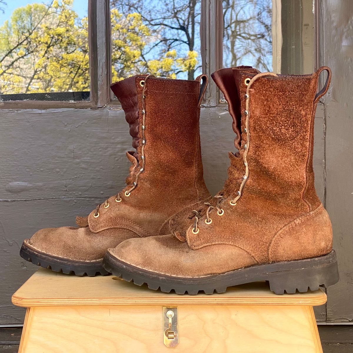 Photo by SerotinousCone on April 3, 2026 of the Frank's Boots Ground Pounder in Seidel Chocolate Oil Tan Roughout.