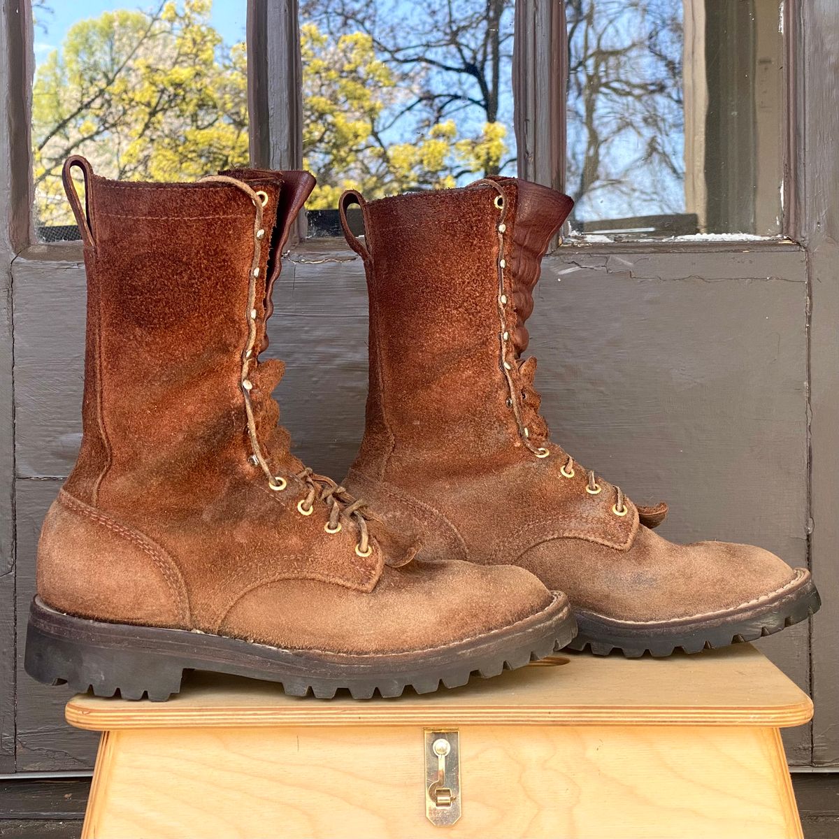 Photo by SerotinousCone on April 3, 2026 of the Frank's Boots Ground Pounder in Seidel Chocolate Oil Tan Roughout.