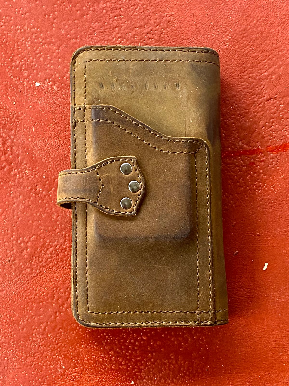 Photo by SerotinousCone on November 6, 2025 of the Saddleback Leather Co. Big Wallet in Tobacco.