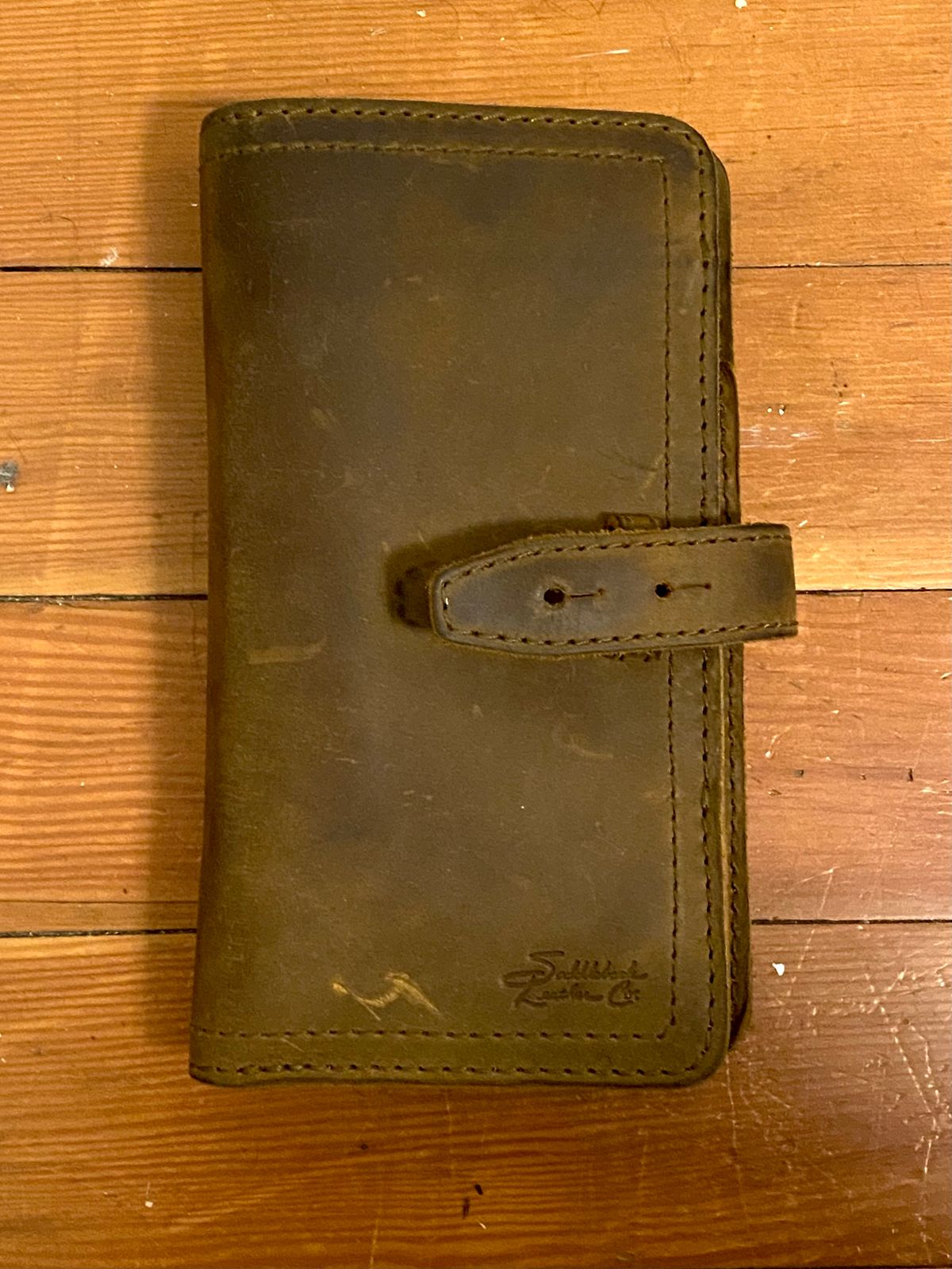 Photo by SerotinousCone on December 6, 2025 of the Saddleback Leather Co. Big Wallet in Tobacco.