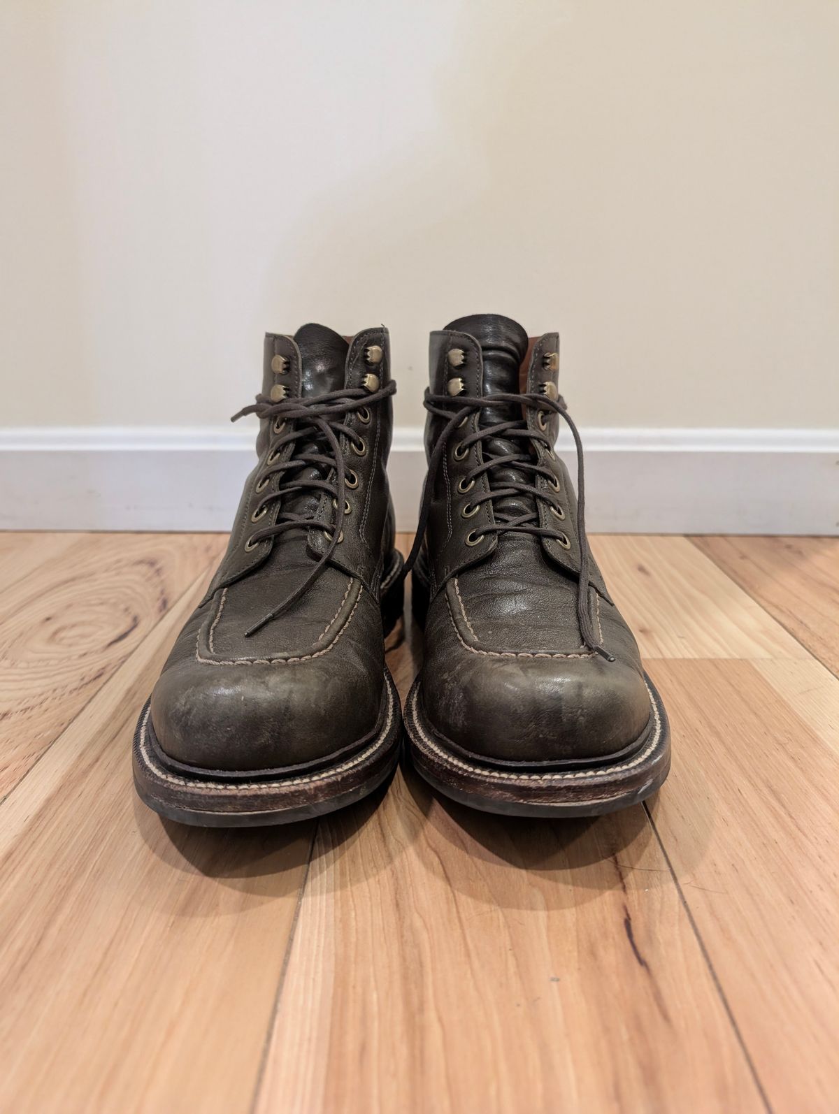 Photo by donkey008 on November 3, 2025 of the Grant Stone Brass Boot in Jungle Kangaroo Maryam Tannery.