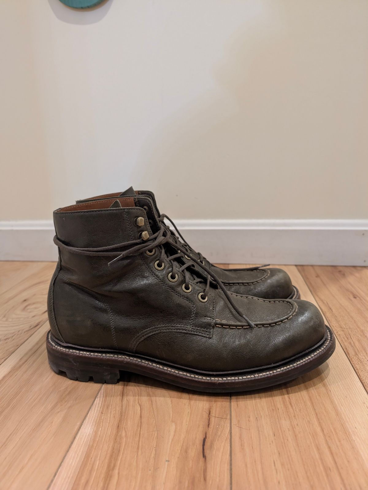 Photo by donkey008 on November 3, 2025 of the Grant Stone Brass Boot in Jungle Kangaroo Maryam Tannery.