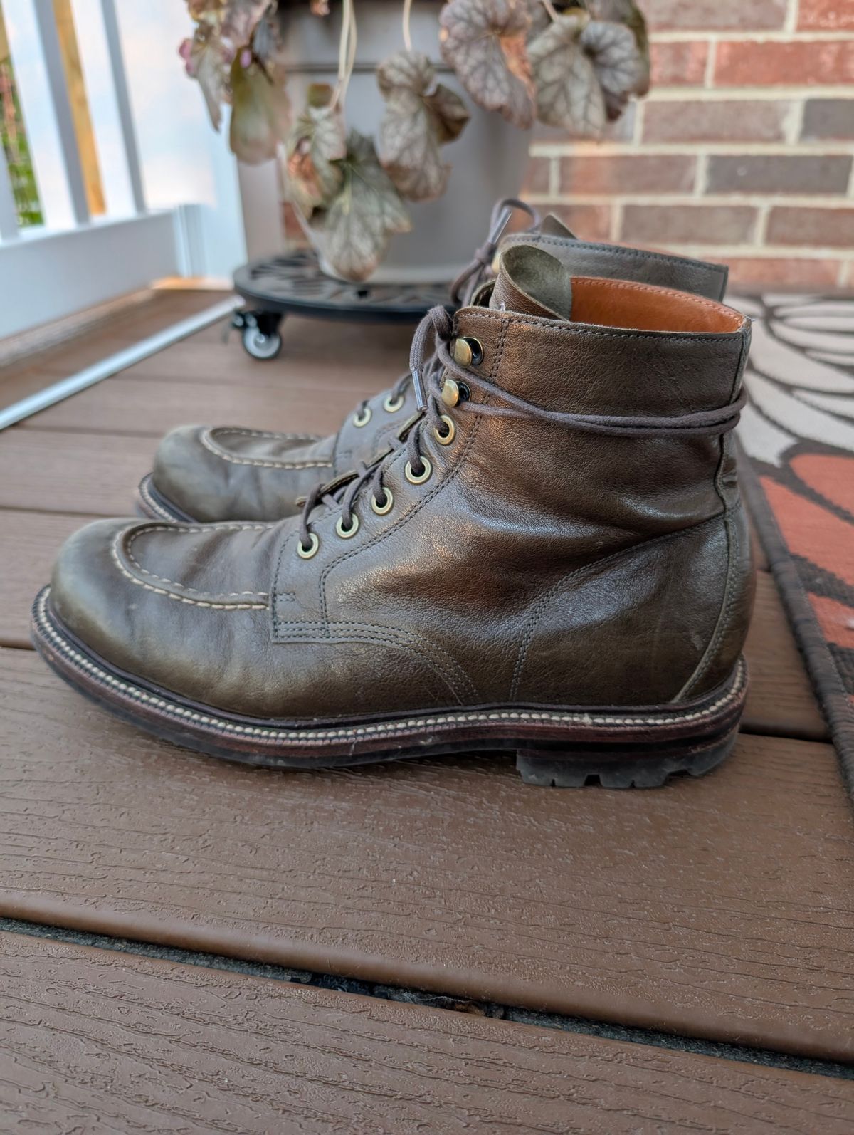 Photo by donkey008 on January 2, 2026 of the Grant Stone Brass Boot in Jungle Kangaroo Maryam Tannery.