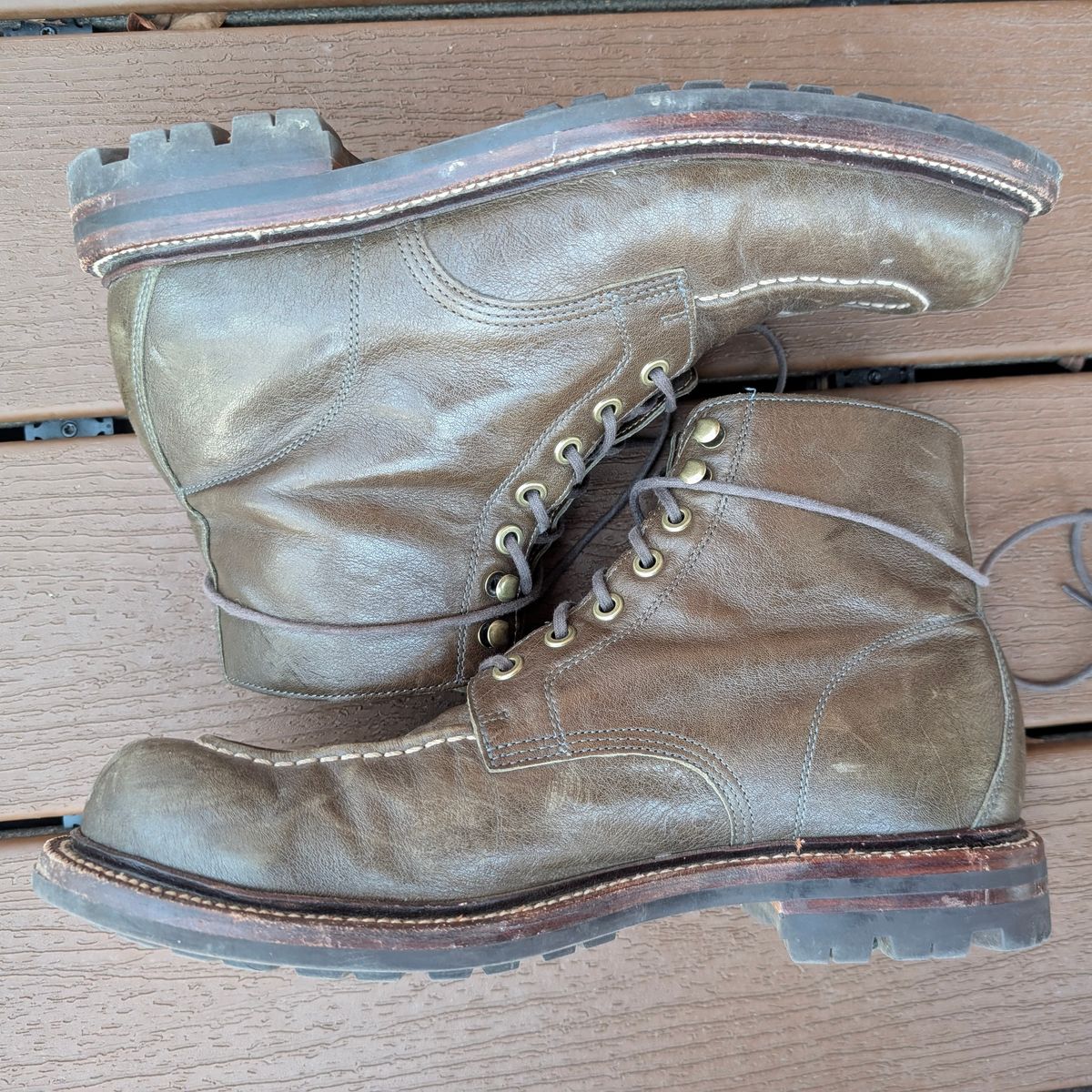 Photo by donkey008 on January 2, 2026 of the Grant Stone Brass Boot in Jungle Kangaroo Maryam Tannery.