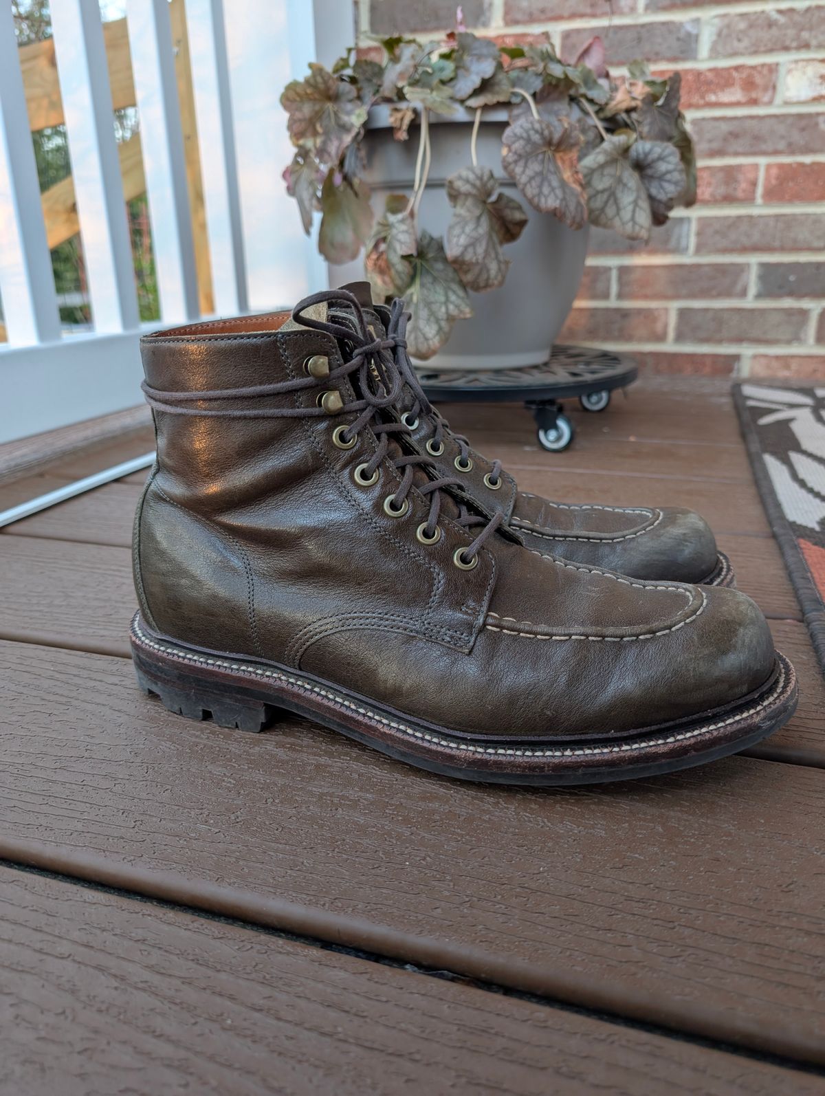 Photo by donkey008 on January 2, 2026 of the Grant Stone Brass Boot in Jungle Kangaroo Maryam Tannery.