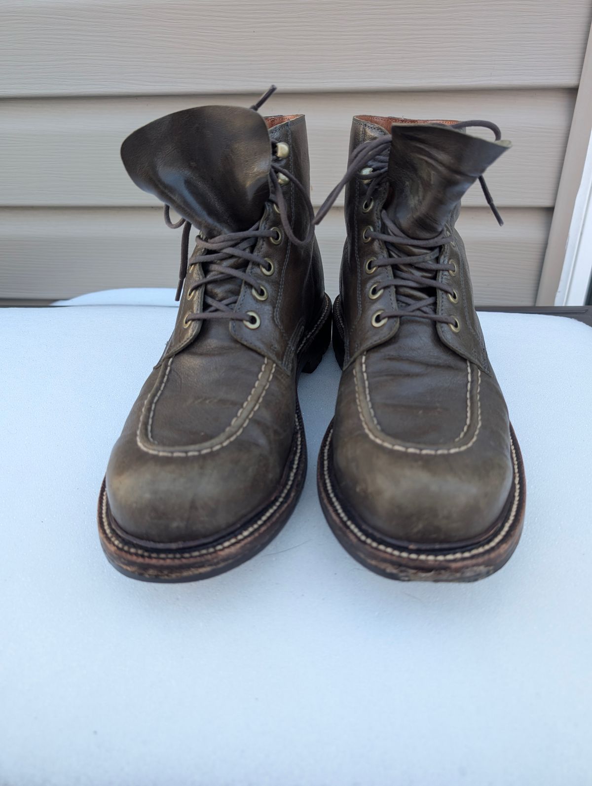 Photo by donkey008 on February 1, 2026 of the Grant Stone Brass Boot in Jungle Kangaroo Maryam Tannery.