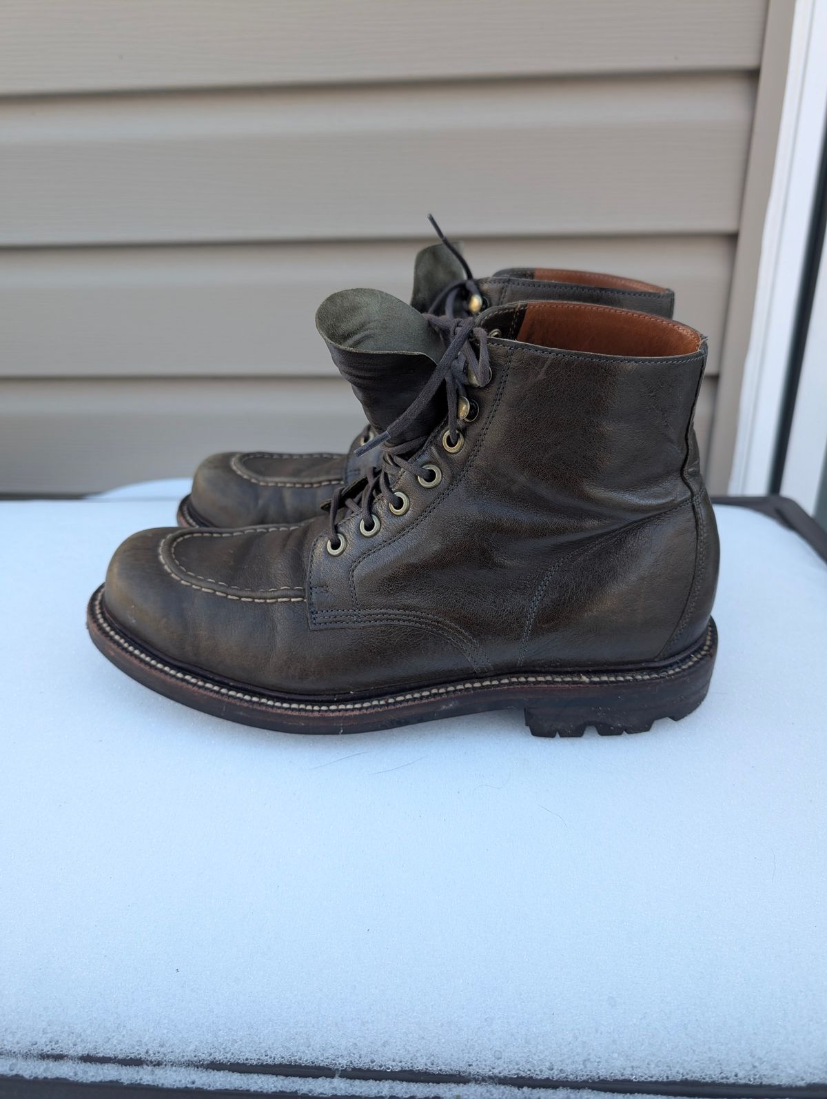 Photo by donkey008 on February 1, 2026 of the Grant Stone Brass Boot in Jungle Kangaroo Maryam Tannery.