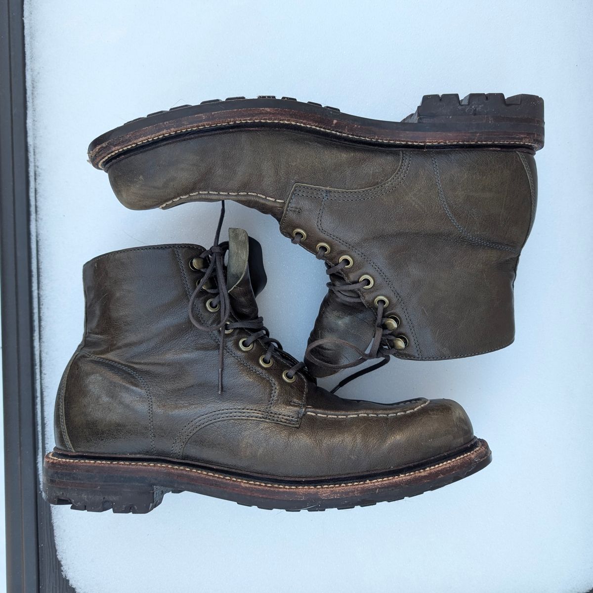 Photo by donkey008 on February 1, 2026 of the Grant Stone Brass Boot in Jungle Kangaroo Maryam Tannery.