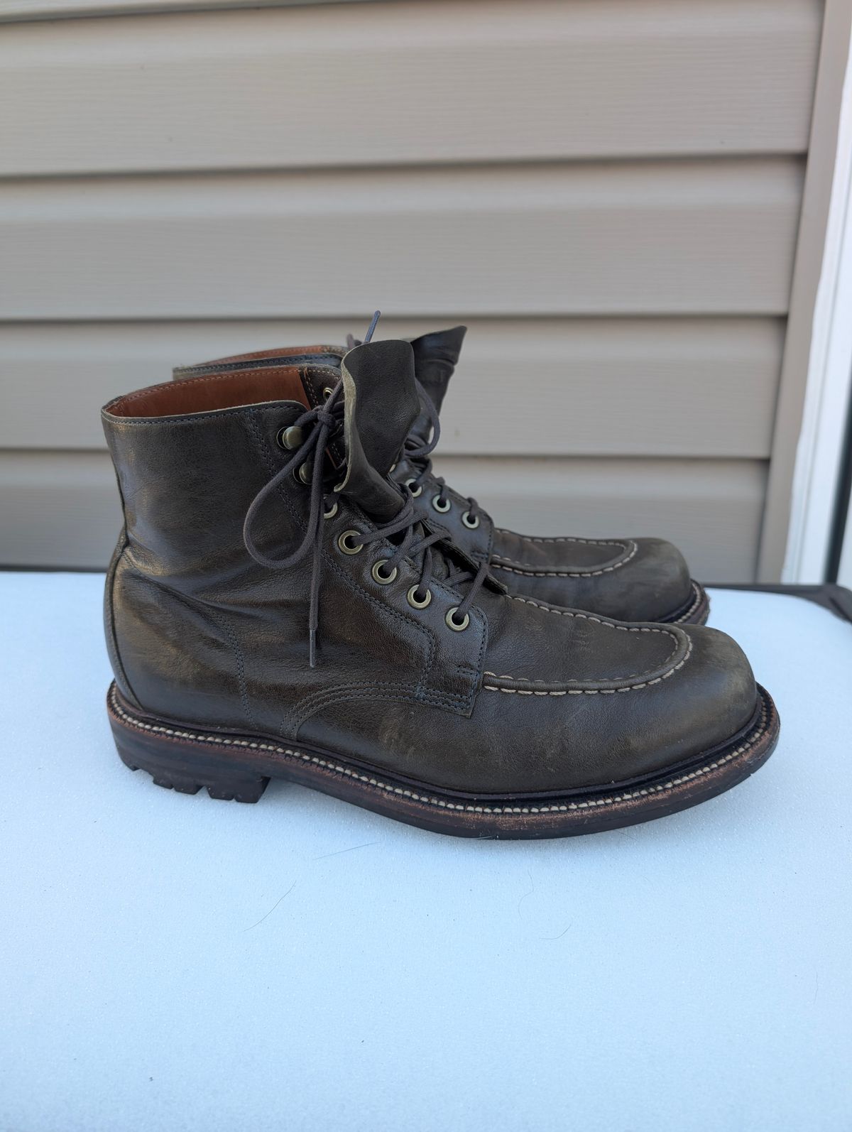 Photo by donkey008 on February 1, 2026 of the Grant Stone Brass Boot in Jungle Kangaroo Maryam Tannery.