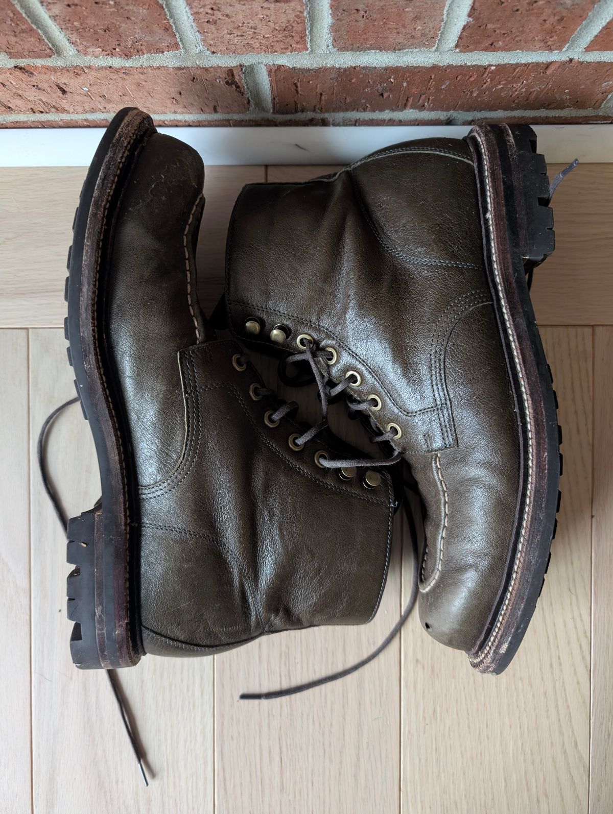 Photo by donkey008 on March 3, 2026 of the Grant Stone Brass Boot in Jungle Kangaroo Maryam Tannery.