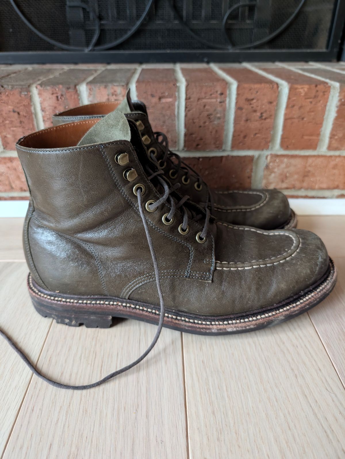 Photo by donkey008 on March 3, 2026 of the Grant Stone Brass Boot in Jungle Kangaroo Maryam Tannery.