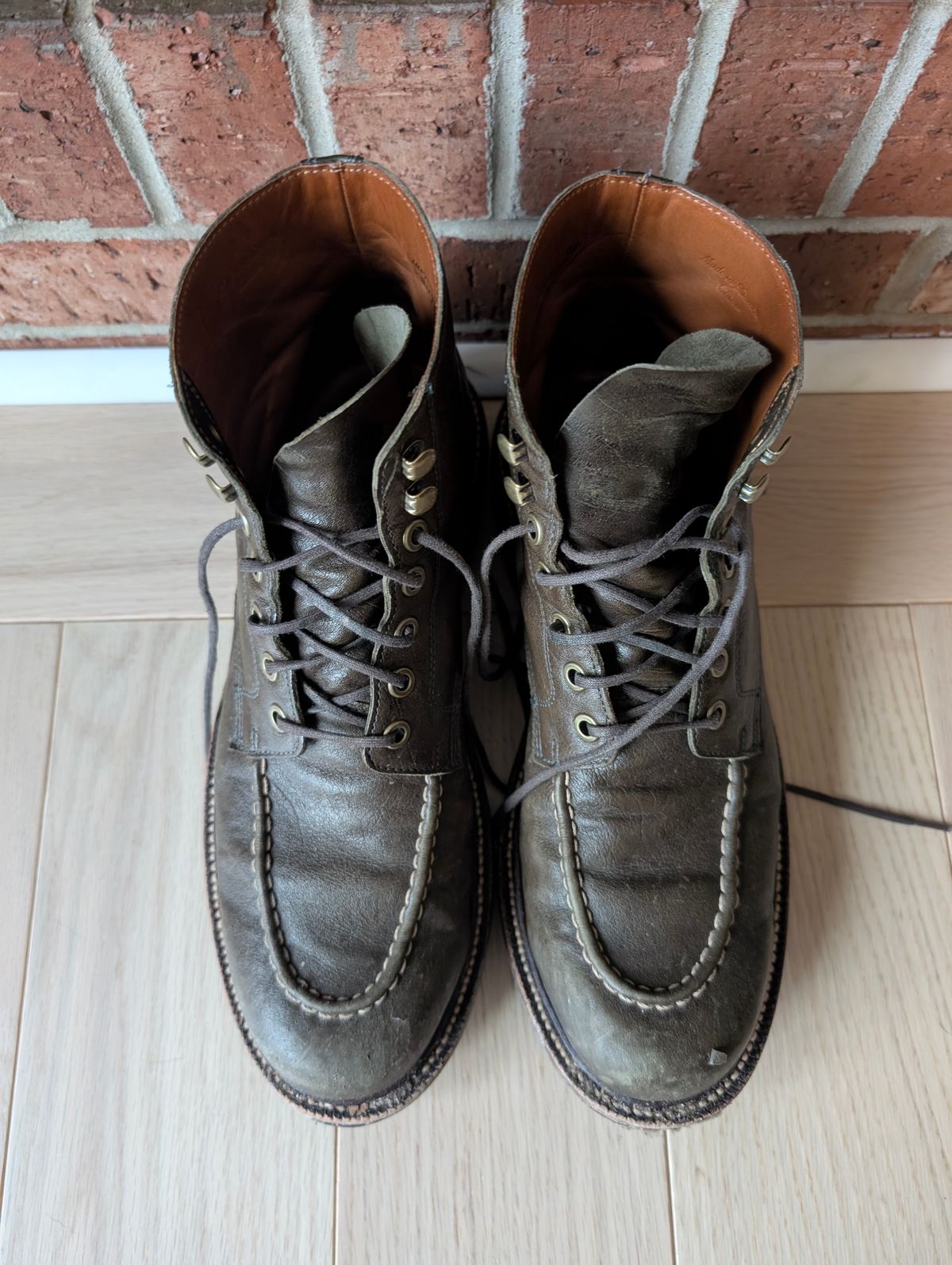 Photo by donkey008 on March 3, 2026 of the Grant Stone Brass Boot in Jungle Kangaroo Maryam Tannery.