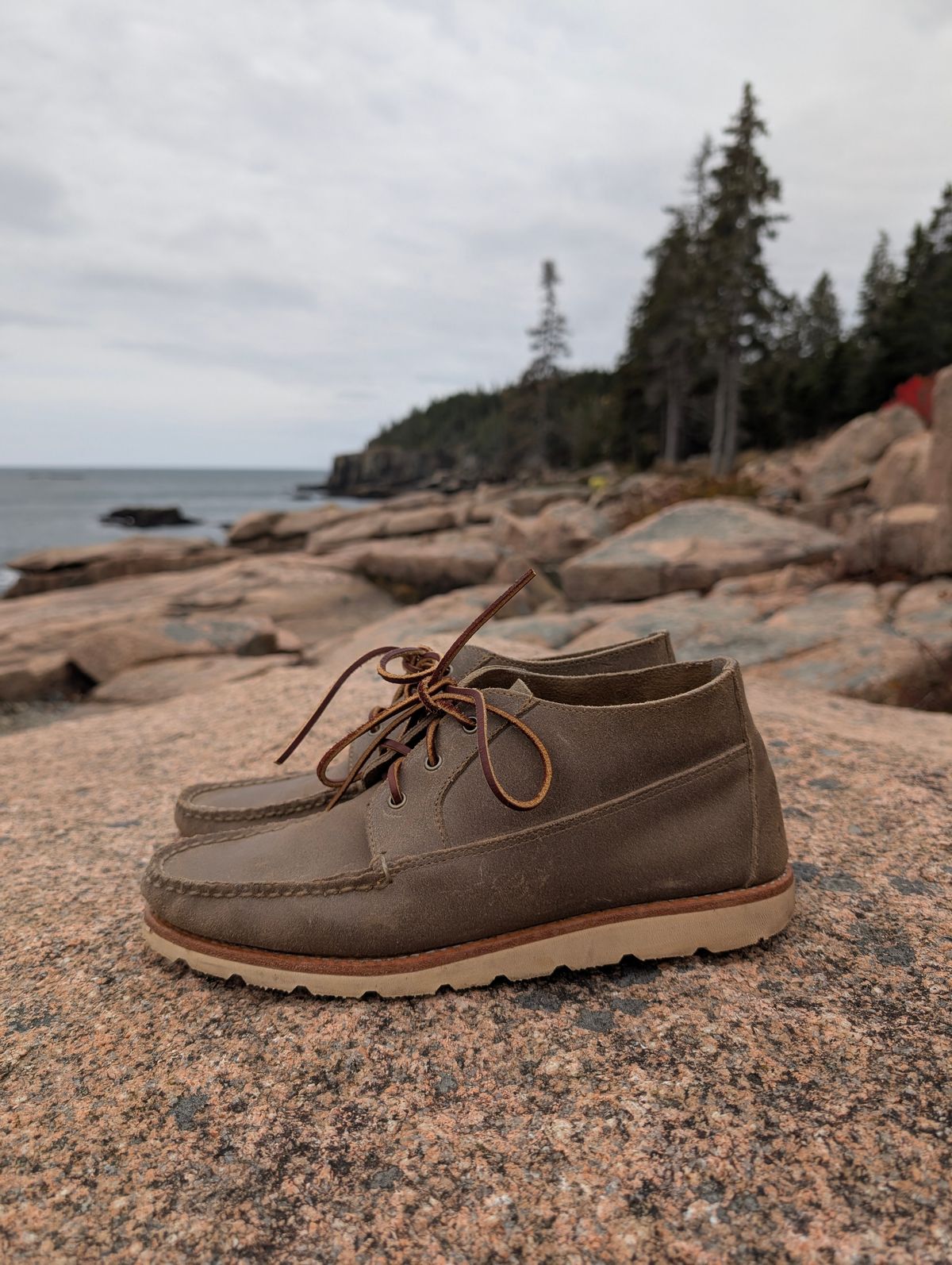 Photo by donkey008 on November 3, 2025 of the Rancourt & Co. Acadia Chukka Redux in C.F. Stead Driftwood Waxy Commander.