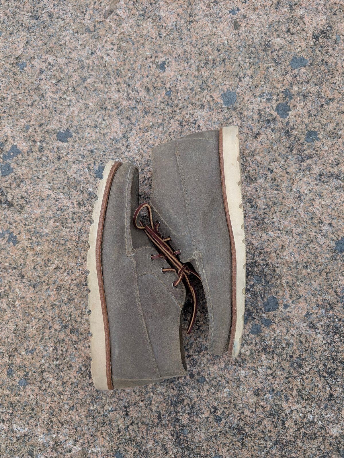 Photo by donkey008 on November 3, 2025 of the Rancourt & Co. Acadia Chukka Redux in C.F. Stead Driftwood Waxy Commander.