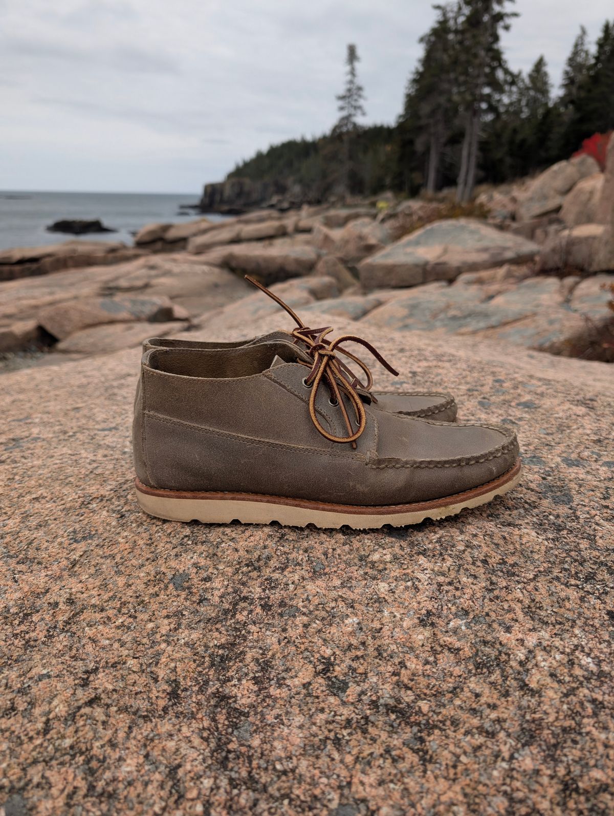 Photo by donkey008 on November 3, 2025 of the Rancourt & Co. Acadia Chukka Redux in C.F. Stead Driftwood Waxy Commander.
