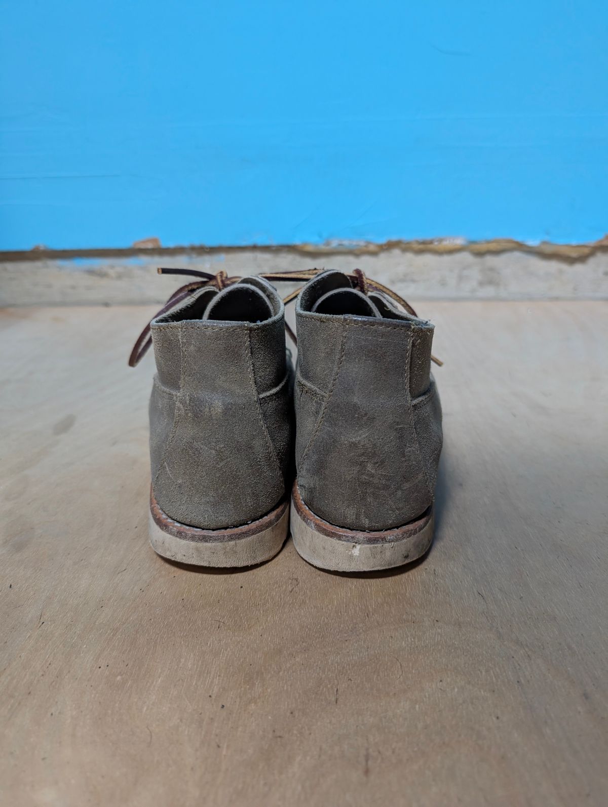 Photo by donkey008 on December 4, 2025 of the Rancourt & Co. Acadia Chukka Redux in C.F. Stead Driftwood Waxy Commander.