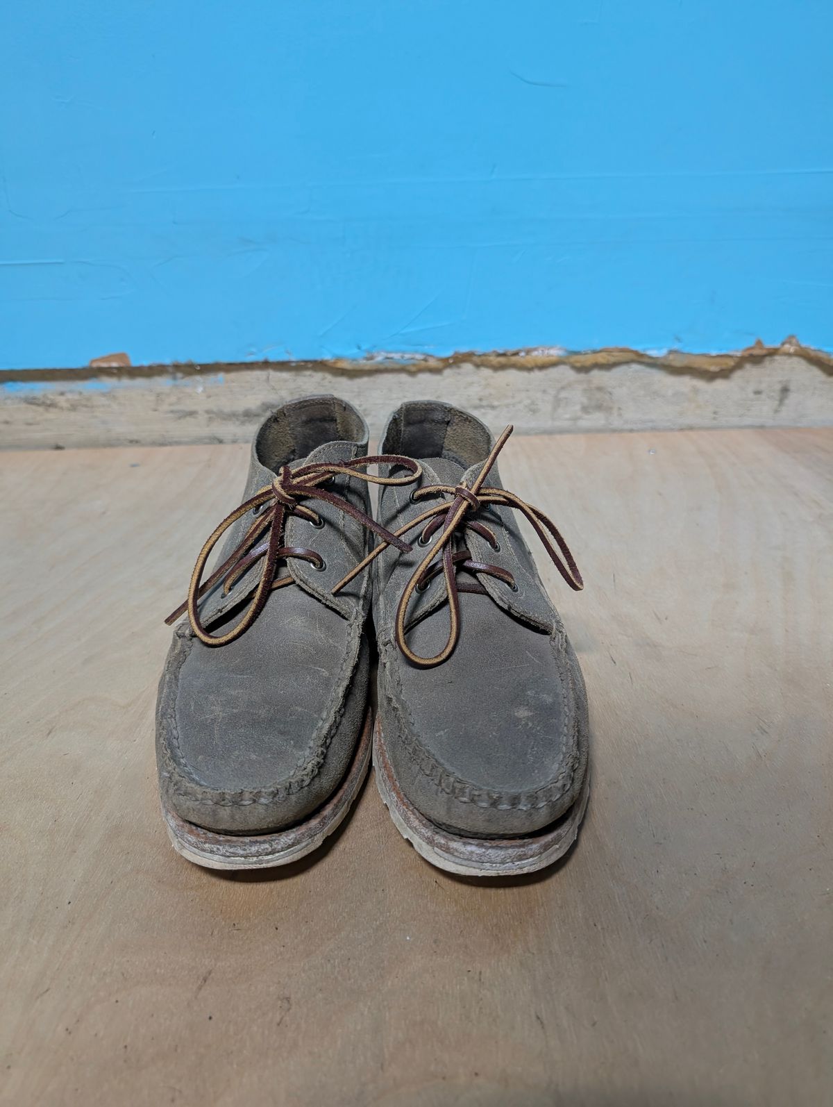 Photo by donkey008 on December 4, 2025 of the Rancourt & Co. Acadia Chukka Redux in C.F. Stead Driftwood Waxy Commander.