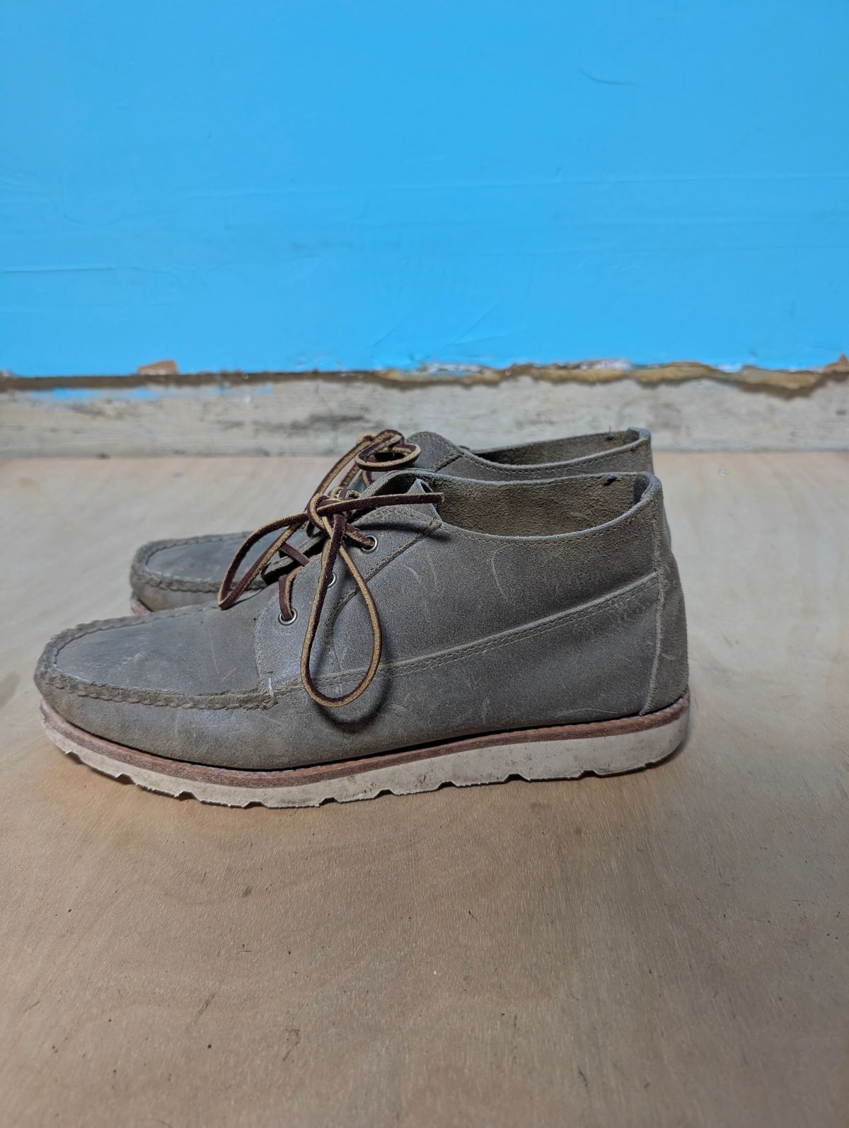 Photo by donkey008 on December 4, 2025 of the Rancourt & Co. Acadia Chukka Redux in C.F. Stead Driftwood Waxy Commander.