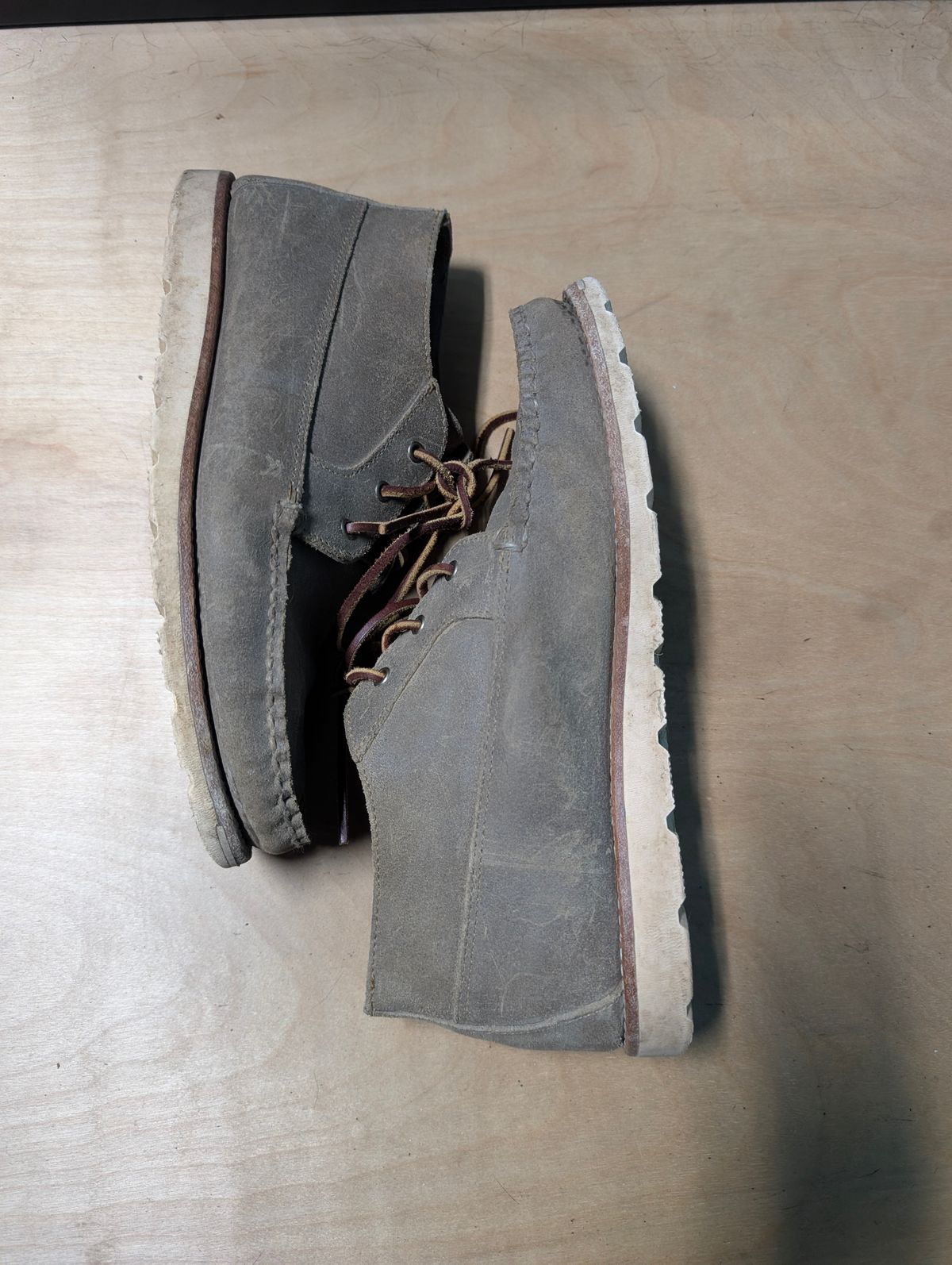 Photo by donkey008 on December 4, 2025 of the Rancourt & Co. Acadia Chukka Redux in C.F. Stead Driftwood Waxy Commander.