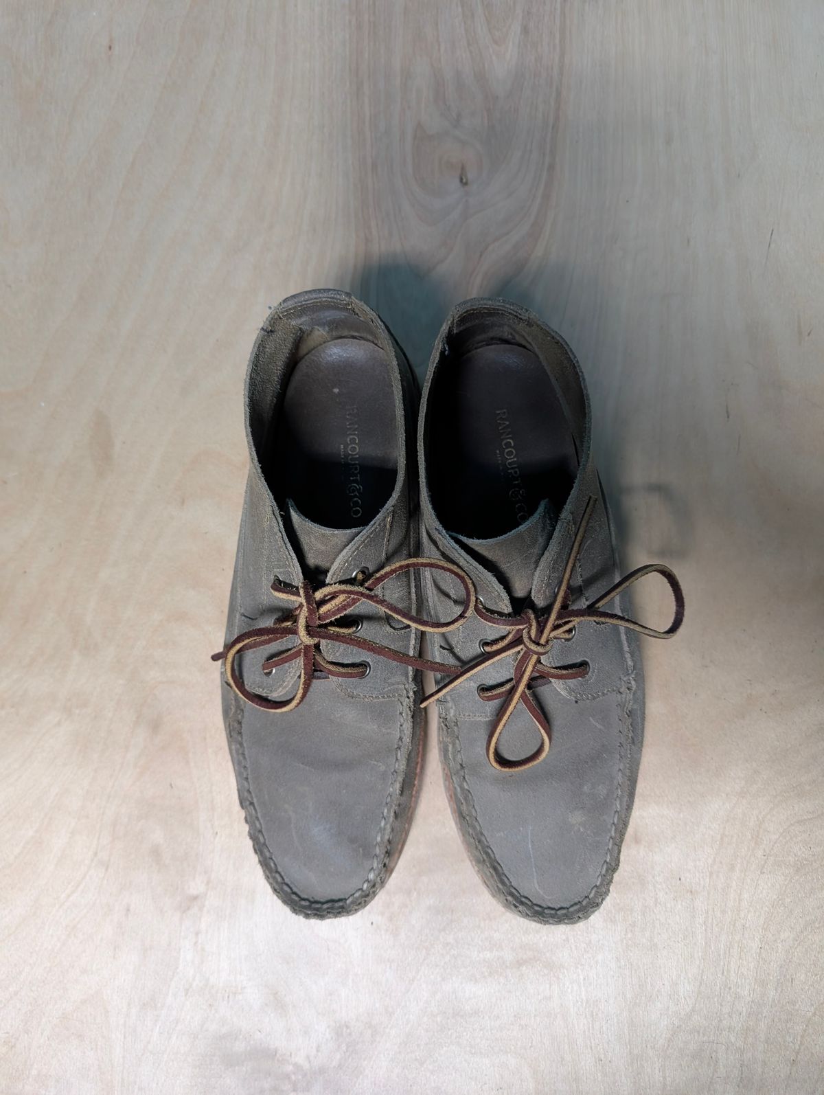 Photo by donkey008 on December 4, 2025 of the Rancourt & Co. Acadia Chukka Redux in C.F. Stead Driftwood Waxy Commander.