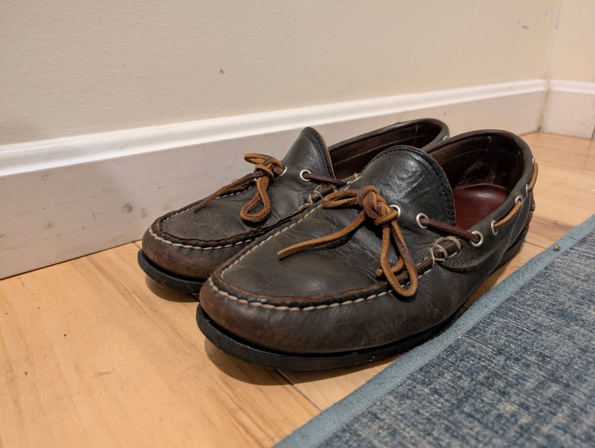 Photo by donkey008 on November 6, 2025 of the Easymoc Camp Moc in Horween Navy Chromexcel.