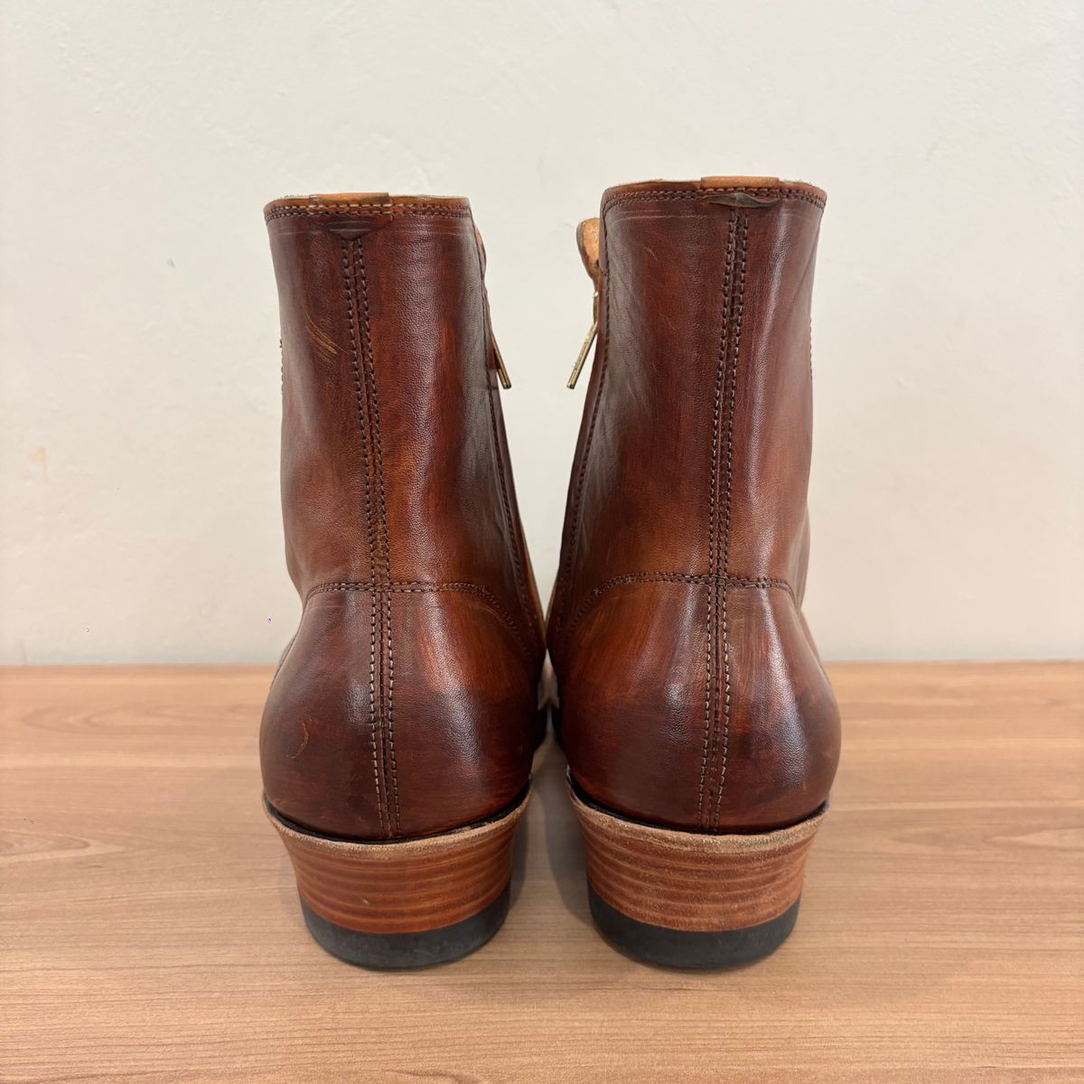 Photo by aradea on November 1, 2025 of the Briselblack The Stride 'Type 2' - Unlined Zip Boots in Natural horsebutt streakdyed brown maryam tannery.