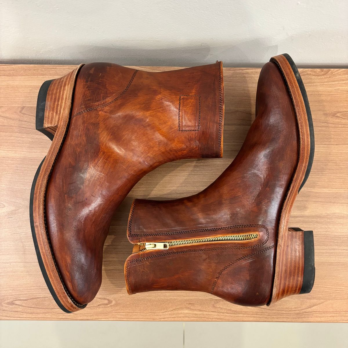 Photo by aradea on November 1, 2025 of the Briselblack The Stride 'Type 2' - Unlined Zip Boots in Natural horsebutt streakdyed brown maryam tannery.