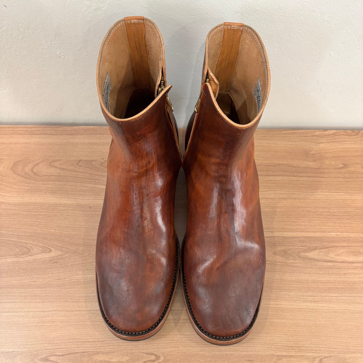 Photo by aradea on November 1, 2025 of the Briselblack The Stride 'Type 2' - Unlined Zip Boots in Natural horsebutt streakdyed brown maryam tannery.