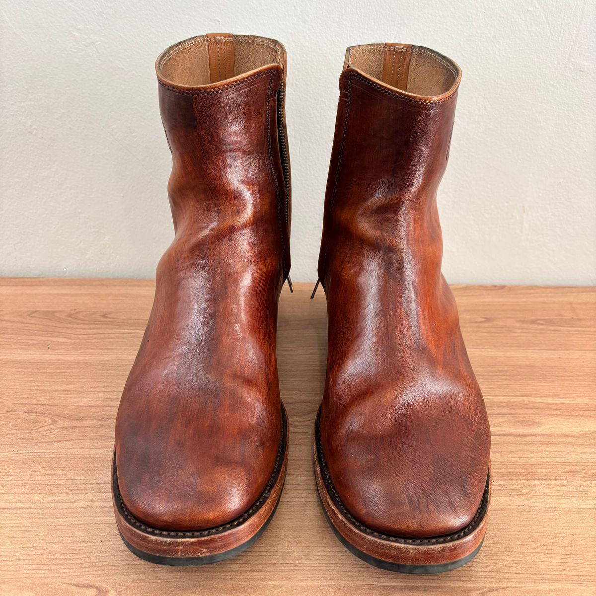 Photo by aradea on December 6, 2025 of the Briselblack The Stride 'Type 2' - Unlined Zip Boots in Natural horsebutt streakdyed brown maryam tannery.