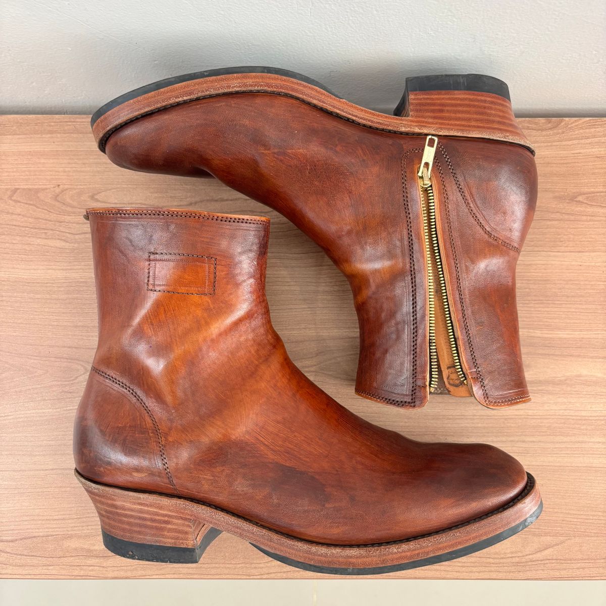 Photo by aradea on December 6, 2025 of the Briselblack The Stride 'Type 2' - Unlined Zip Boots in Natural horsebutt streakdyed brown maryam tannery.