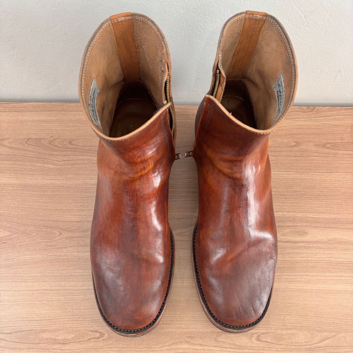 Photo by aradea on December 6, 2025 of the Briselblack The Stride 'Type 2' - Unlined Zip Boots in Natural horsebutt streakdyed brown maryam tannery.