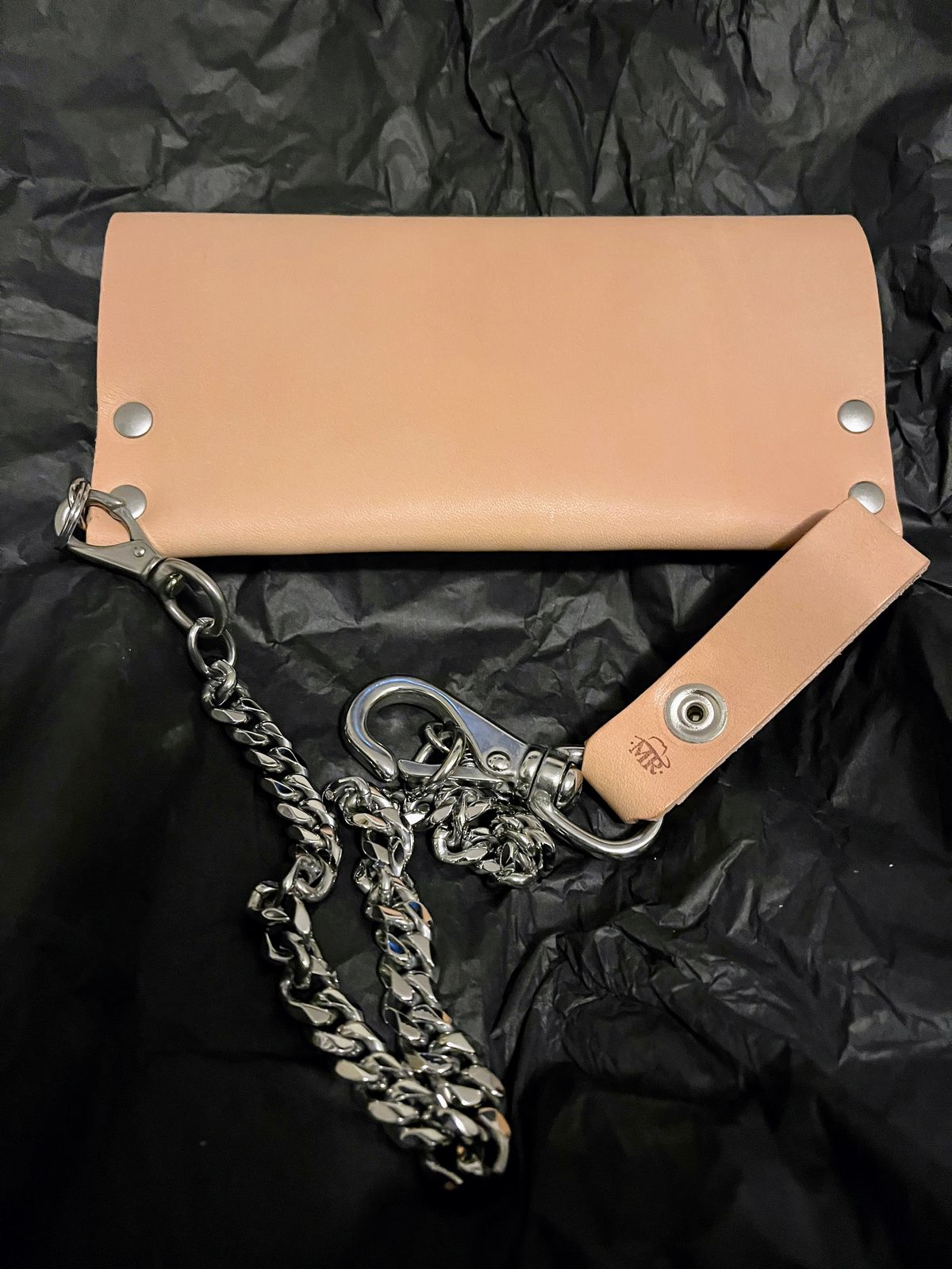 Photo by Spreadbore on October 1, 2025 of the Mr.Lentz Leather Trucker Wallet in Full Grain Sun Tanned Natural.