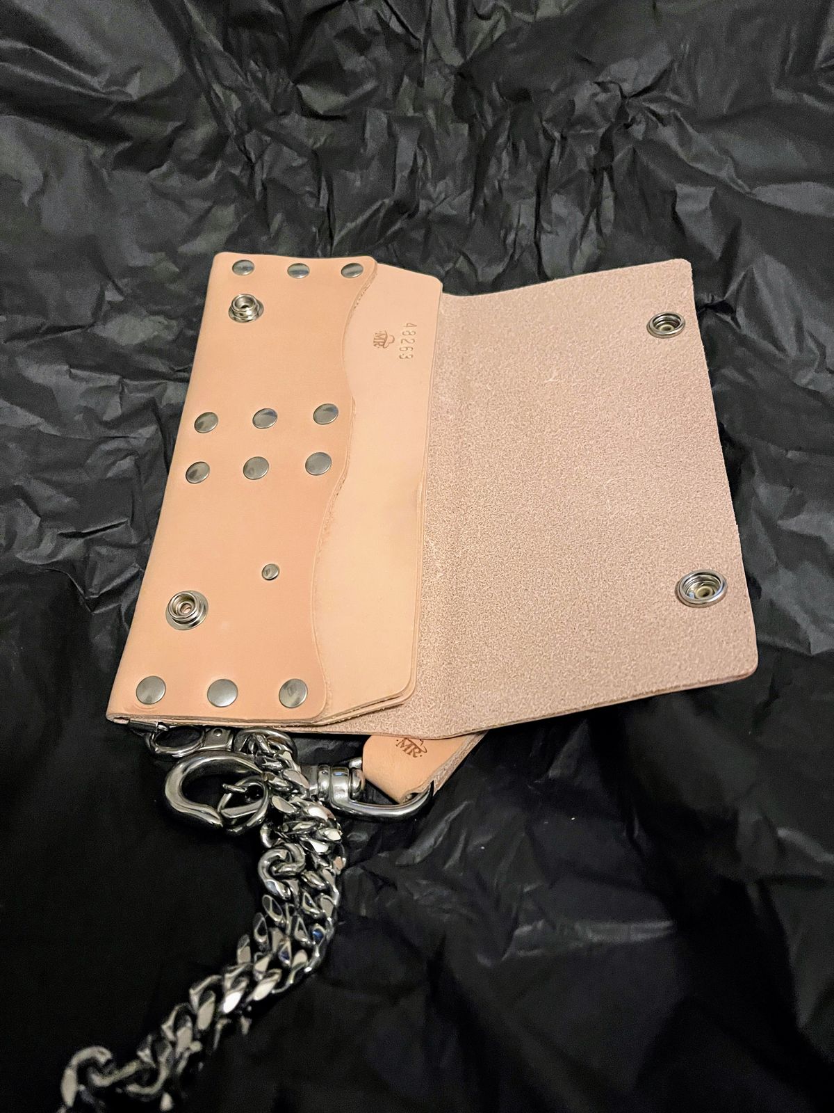 Photo by Spreadbore on October 1, 2025 of the Mr.Lentz Leather Trucker Wallet in Full Grain Sun Tanned Natural.