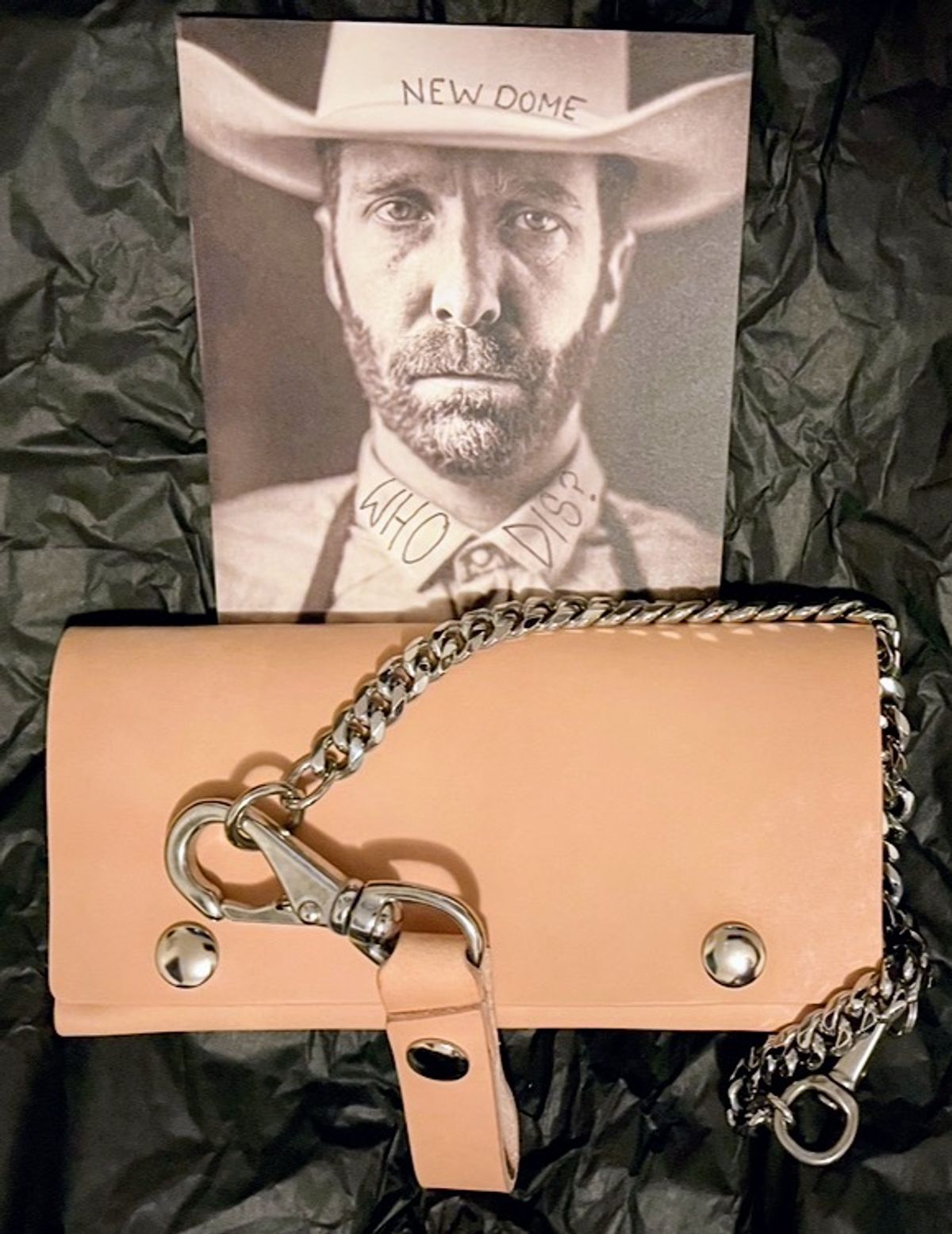 Photo by Spreadbore on October 1, 2025 of the Mr.Lentz Leather Trucker Wallet in Full Grain Sun Tanned Natural.