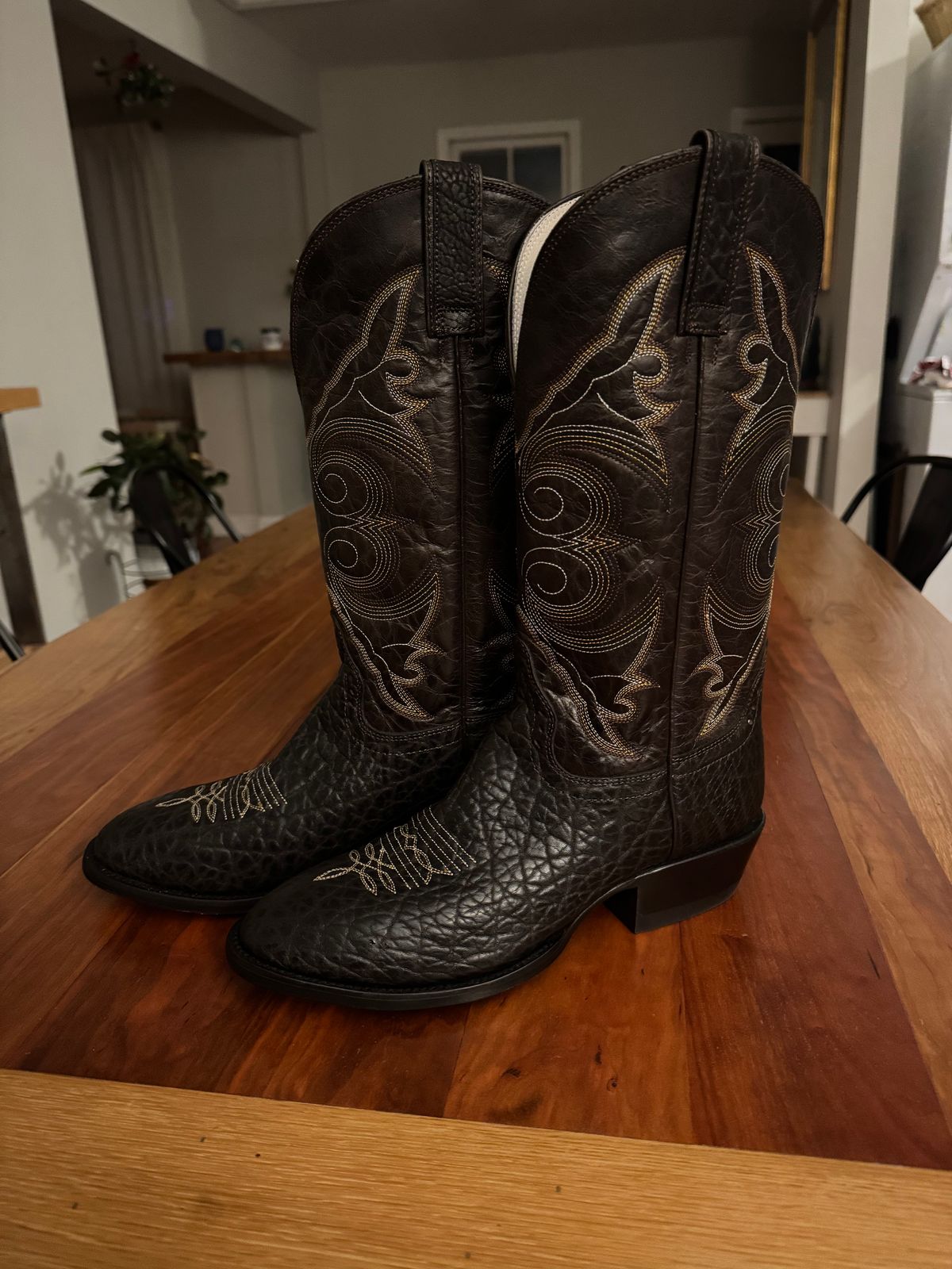 Photo by AFrat on December 10, 2025 of the Hondo 8555 in Brown Bullhide.