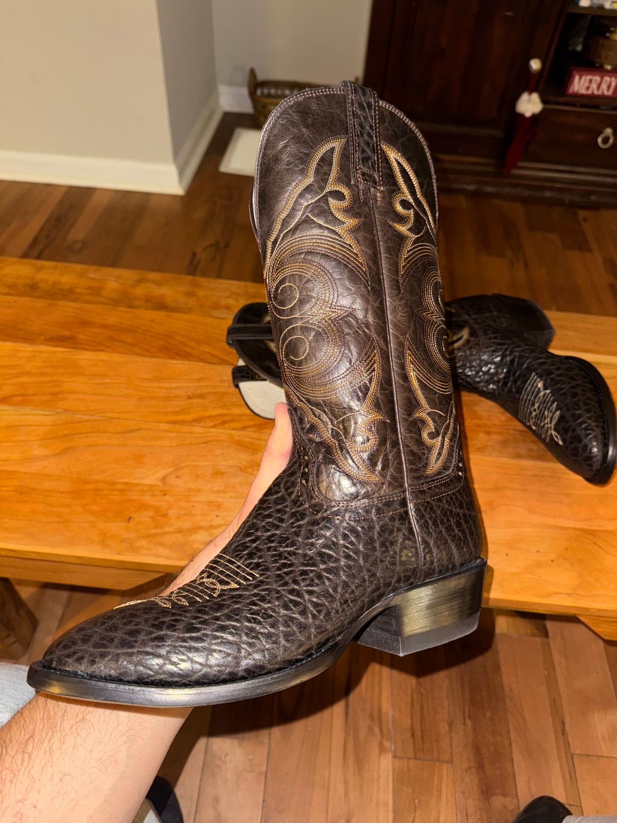 Photo by AFrat on December 10, 2025 of the Hondo 8555 in Brown Bullhide.