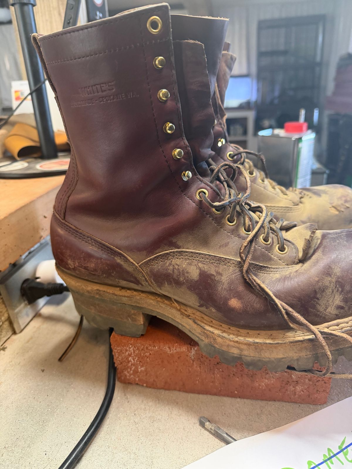 Photo by rhinoaz on November 4, 2025 of the White's Smokejumper in Cxl Burgandy.