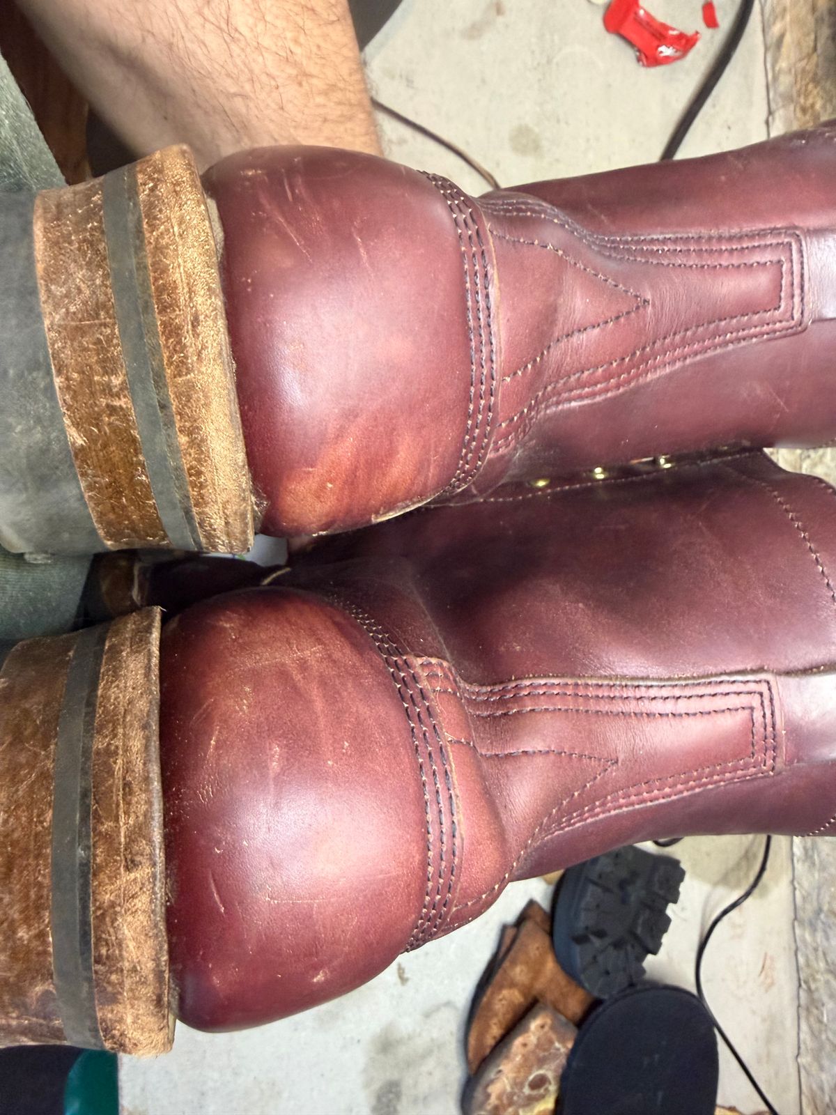 Photo by rhinoaz on November 5, 2025 of the White's Smokejumper in Cxl Burgandy.