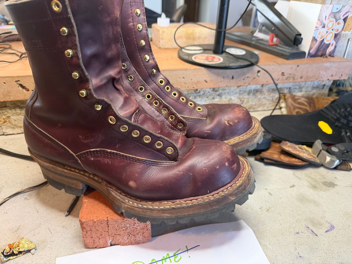 Photo by rhinoaz on November 5, 2025 of the White's Smokejumper in Cxl Burgandy.