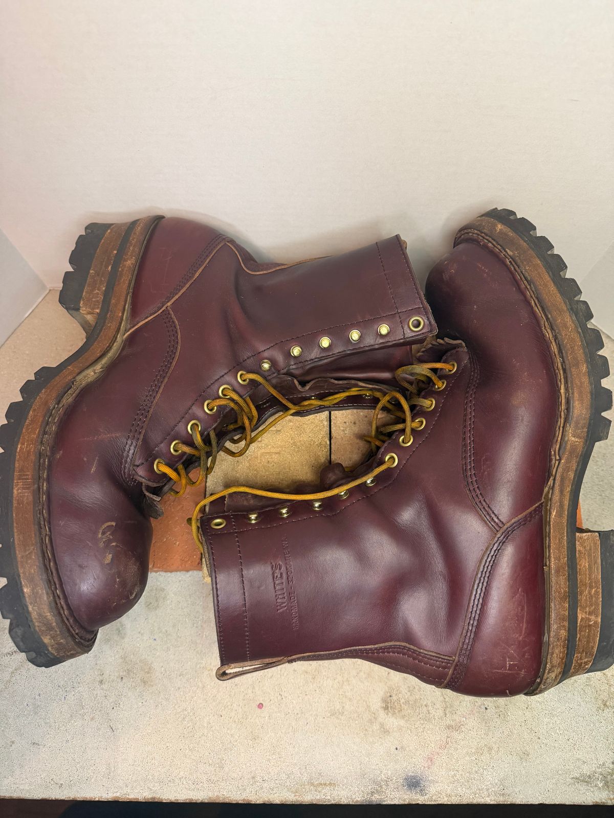 Photo by rhinoaz on December 1, 2025 of the White's Smokejumper in Cxl Burgandy.