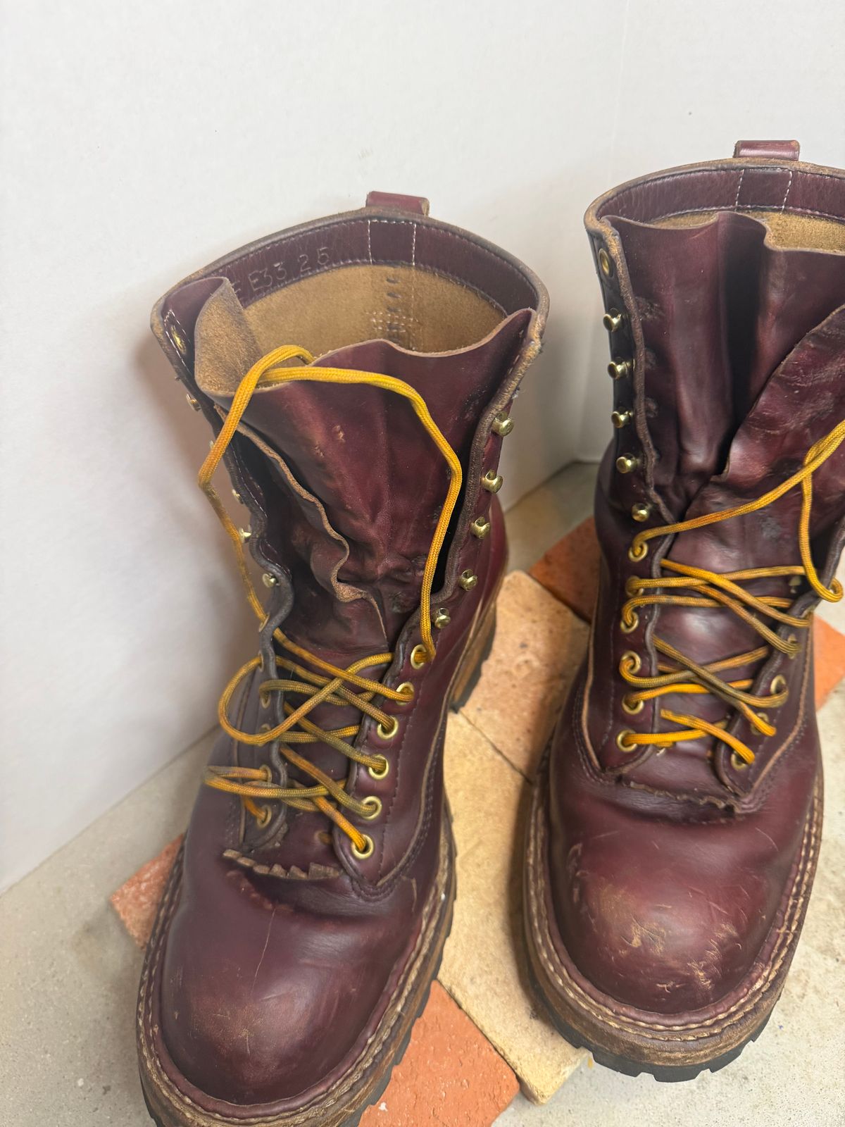 Photo by rhinoaz on December 1, 2025 of the White's Smokejumper in Cxl Burgandy.