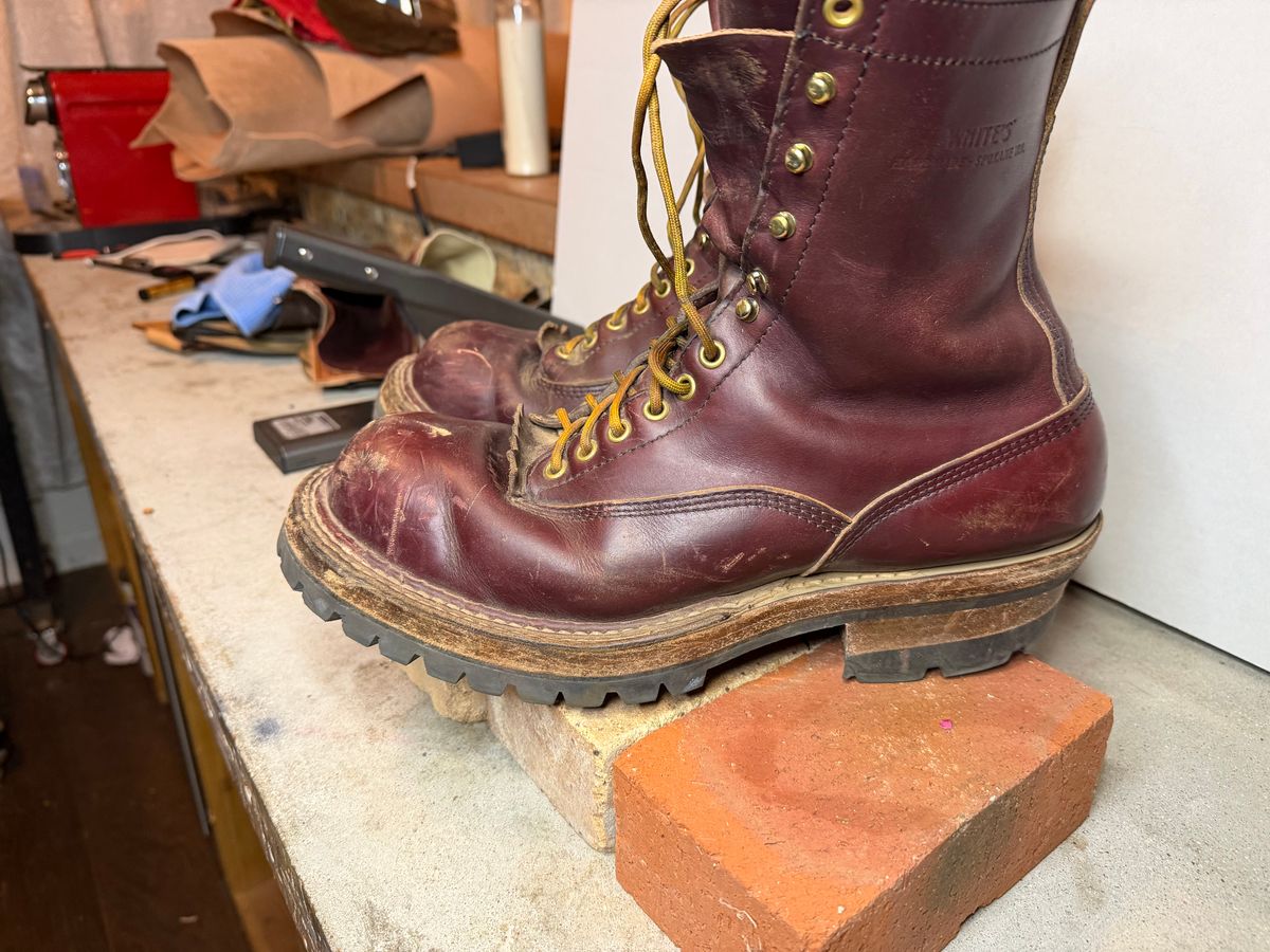 Photo by rhinoaz on January 5, 2026 of the White's Smokejumper in Cxl Burgandy.