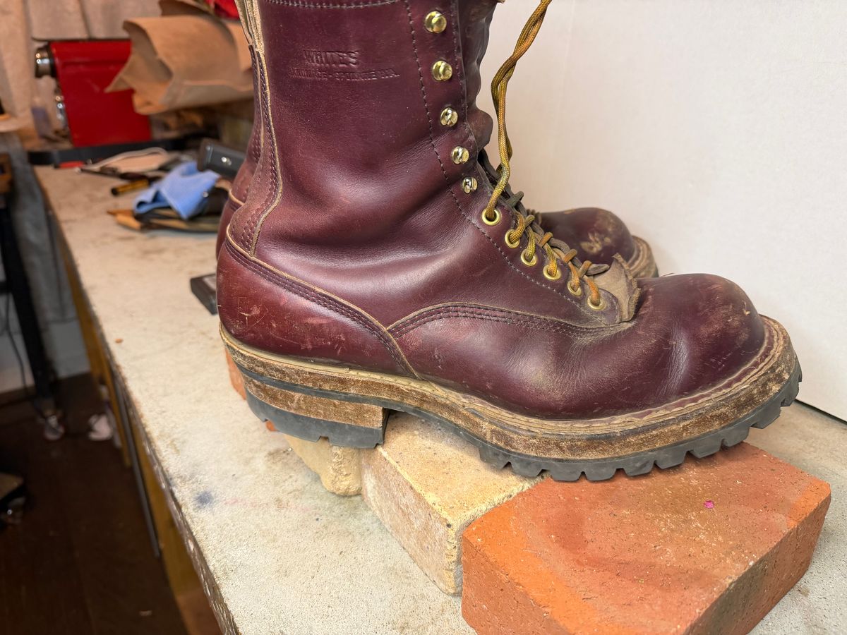 Photo by rhinoaz on January 5, 2026 of the White's Smokejumper in Cxl Burgandy.