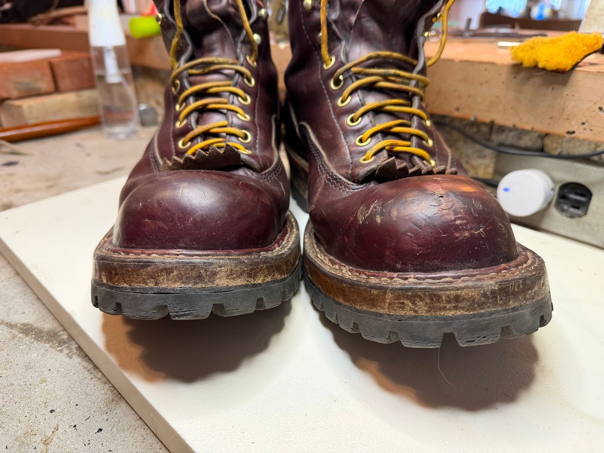 Photo by rhinoaz on February 5, 2026 of the White's Smokejumper in Cxl Burgandy.