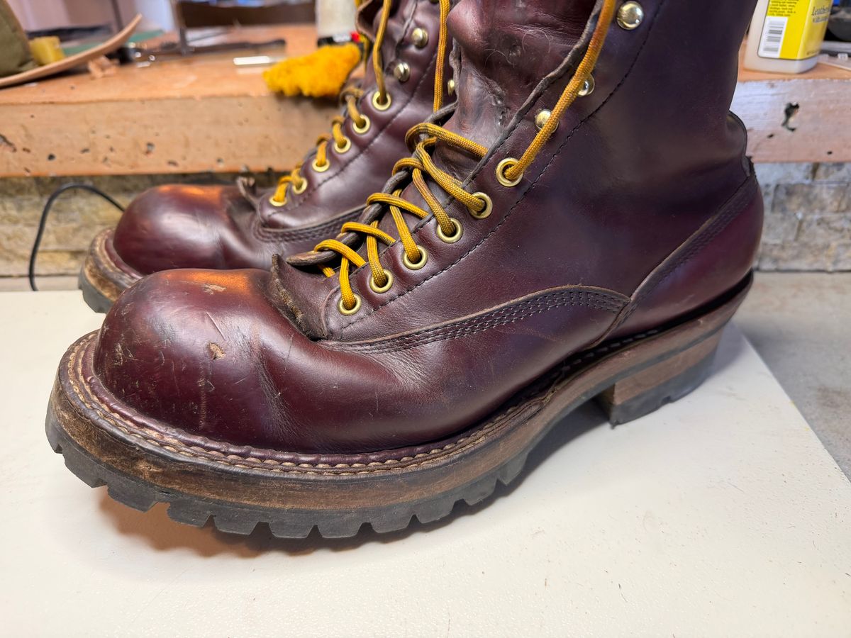 Photo by rhinoaz on February 5, 2026 of the White's Smokejumper in Cxl Burgandy.