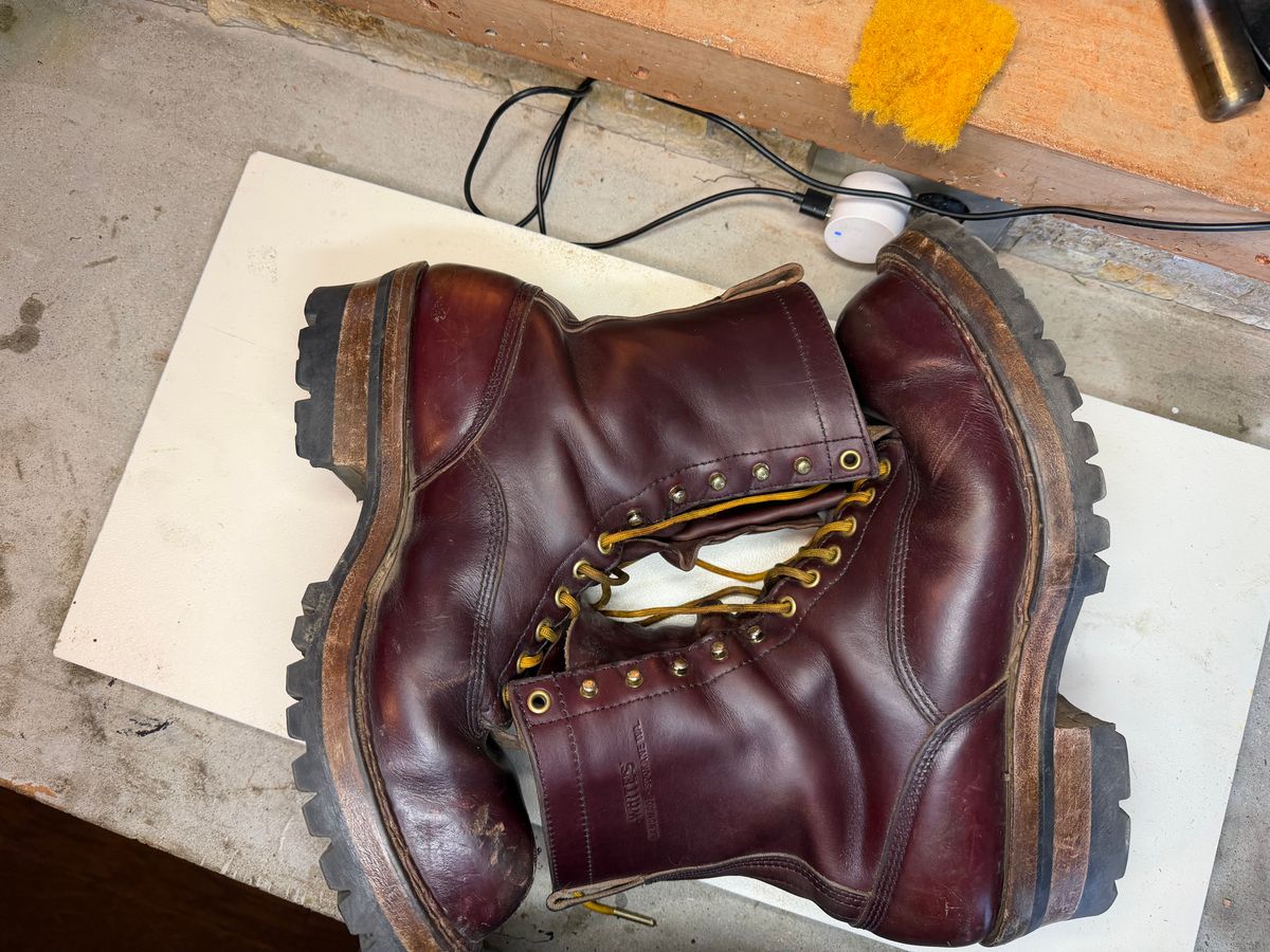 Photo by rhinoaz on February 5, 2026 of the White's Smokejumper in Cxl Burgandy.