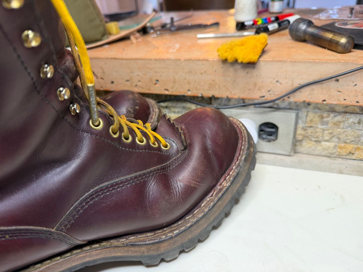 Photo by rhinoaz on February 5, 2026 of the White's Smokejumper in Cxl Burgandy.