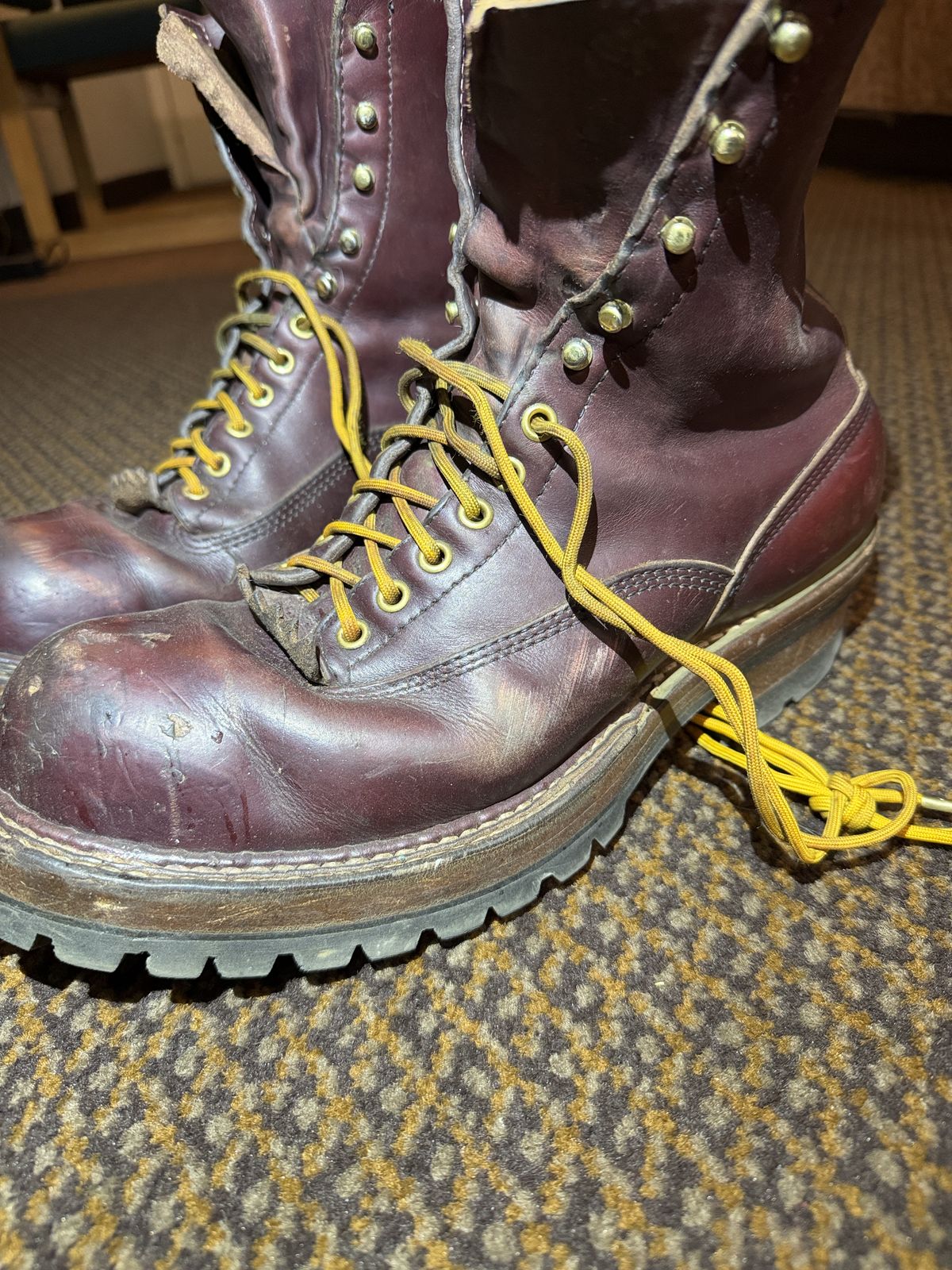 Photo by rhinoaz on March 2, 2026 of the White's Smokejumper in Cxl Burgandy.