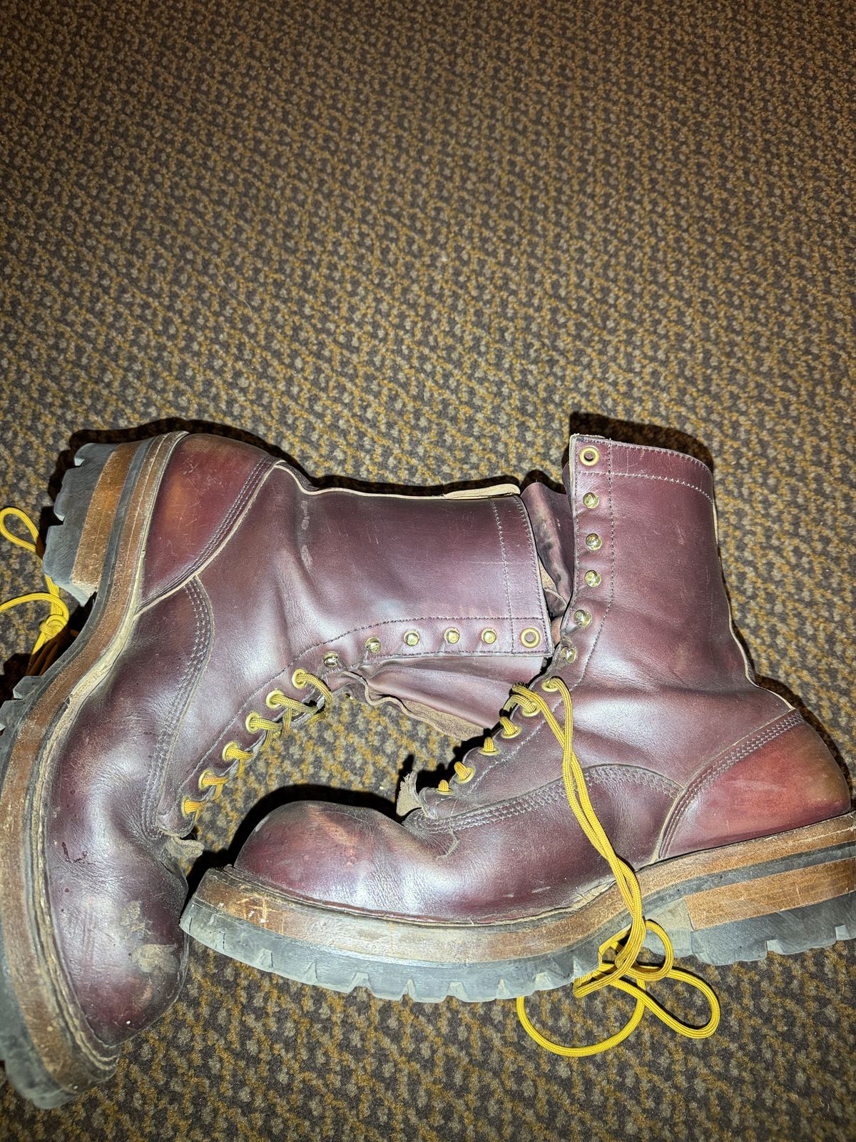 Photo by rhinoaz on March 2, 2026 of the White's Smokejumper in Cxl Burgandy.