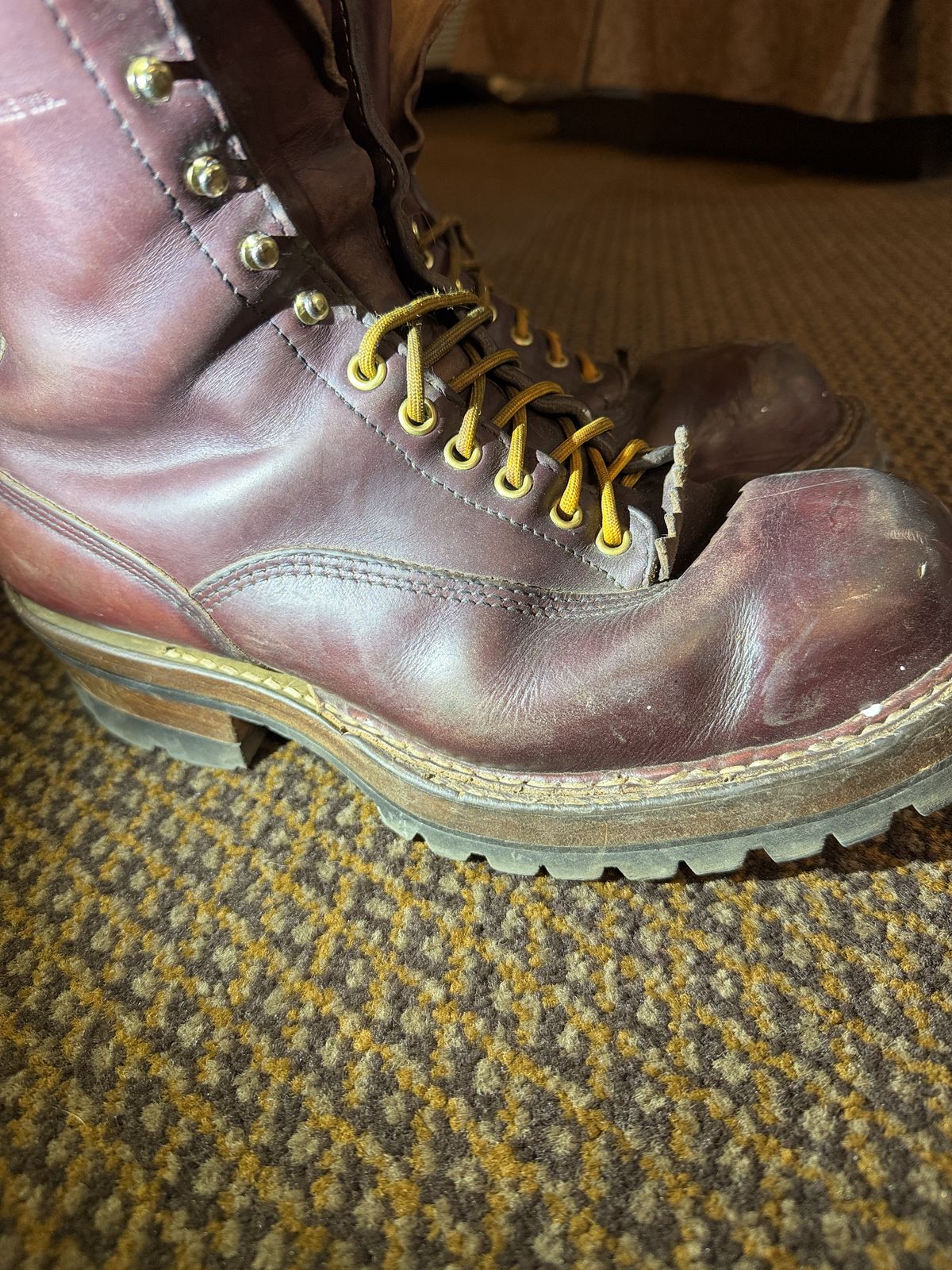 Photo by rhinoaz on March 2, 2026 of the White's Smokejumper in Cxl Burgandy.